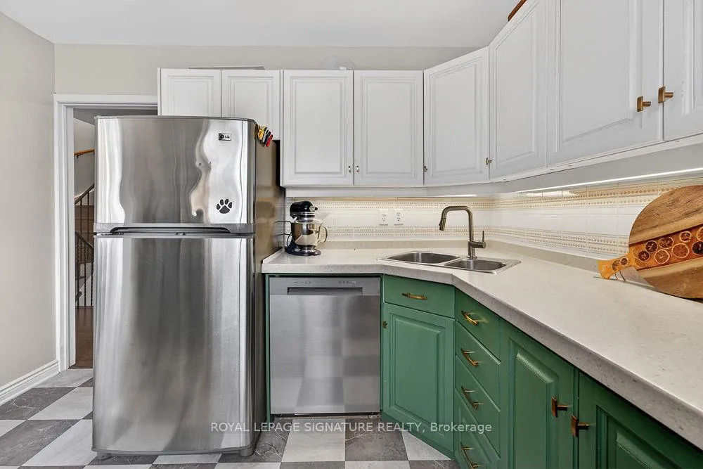 Photo 10 of 36 Vicora Link Way, Toronto, Flemingdon Park — HOMEH