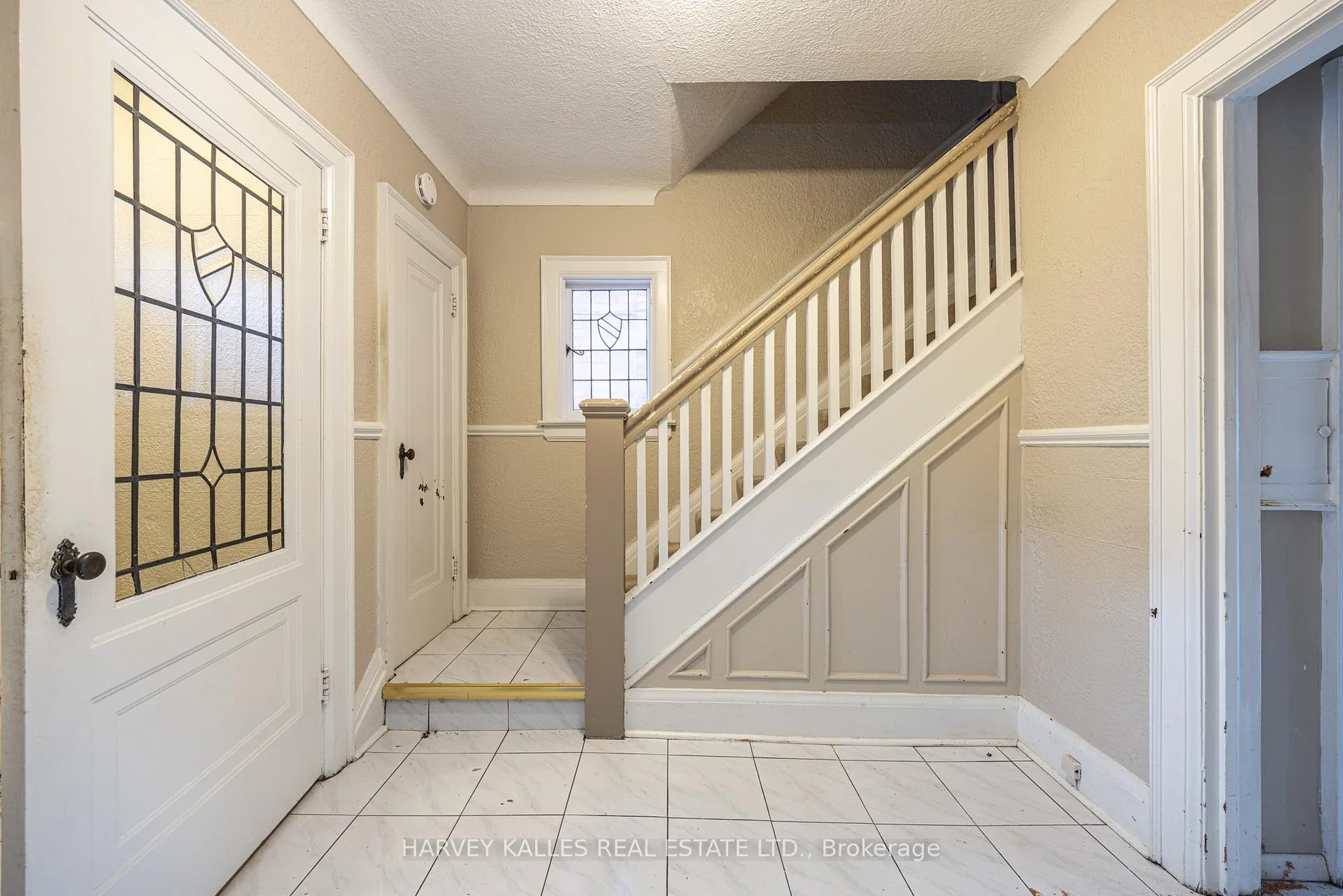 Photo 3 of 701 Oriole Parkway, Toronto, Yonge-Eglinton — HOMEH