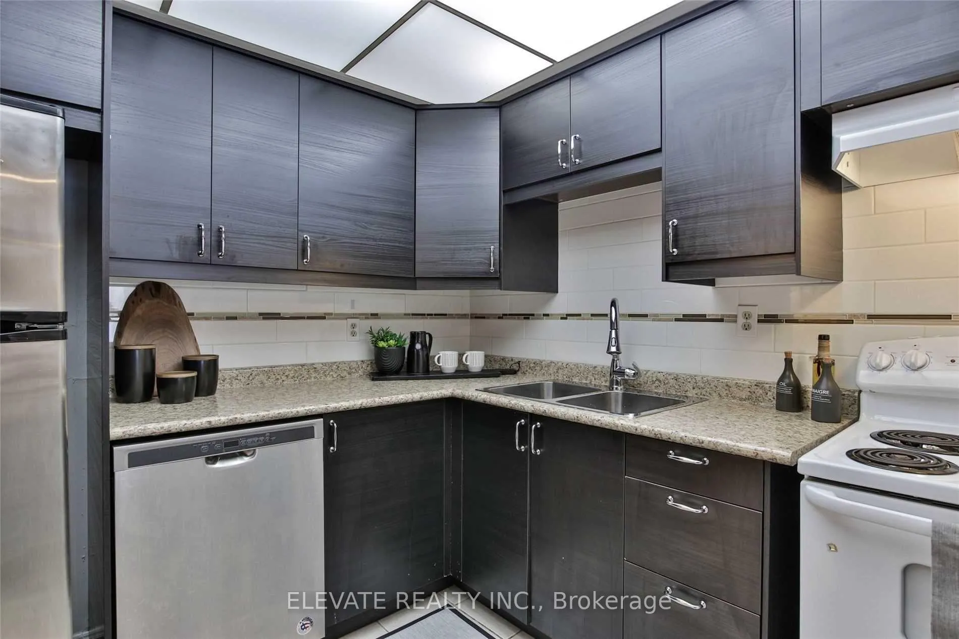 Photo 4 of 2131 Dufferin Street, Toronto, Oakwood Village — HOMEH
