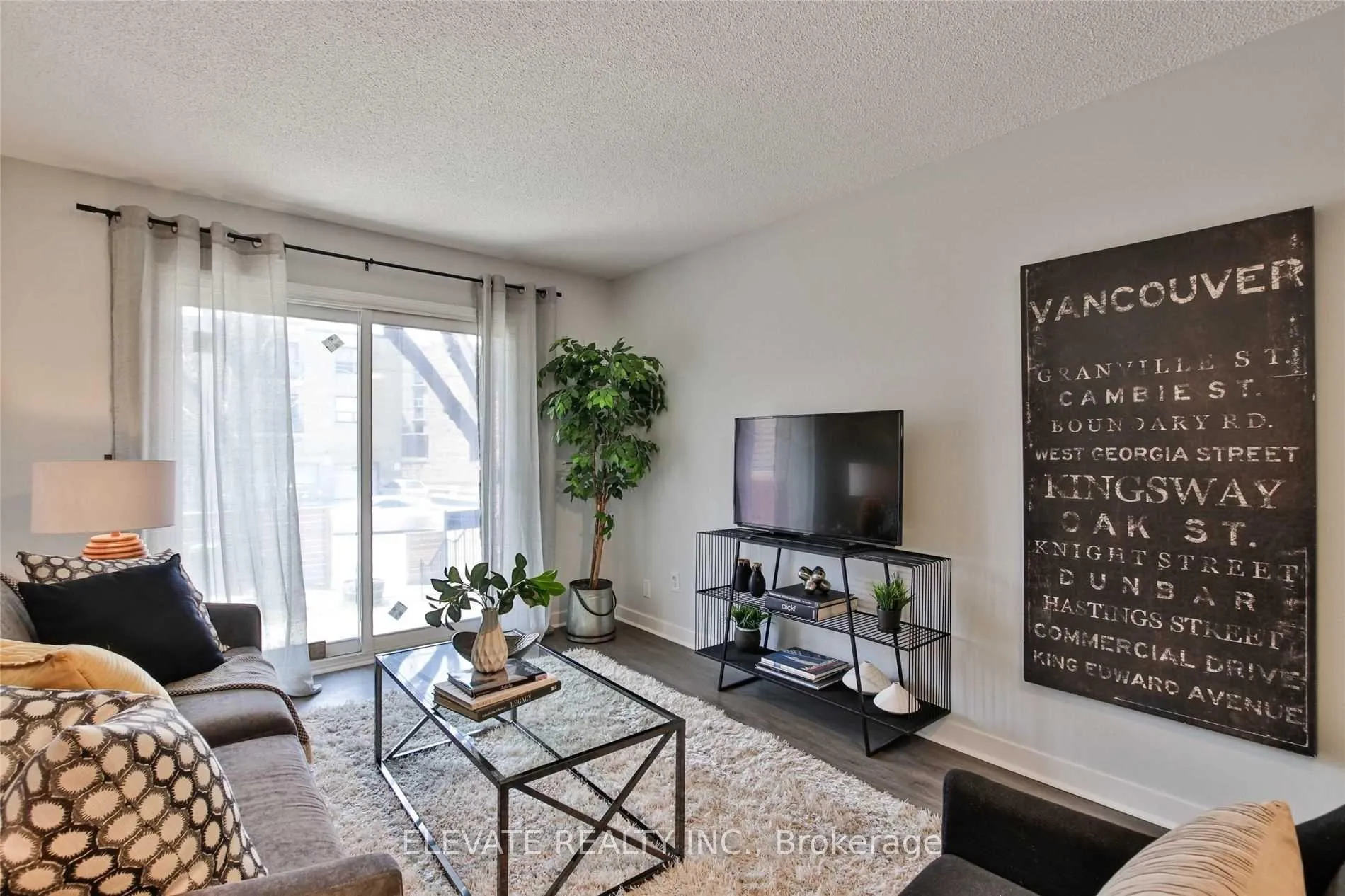 Photo 14 of 2131 Dufferin Street, Toronto, Oakwood Village — HOMEH