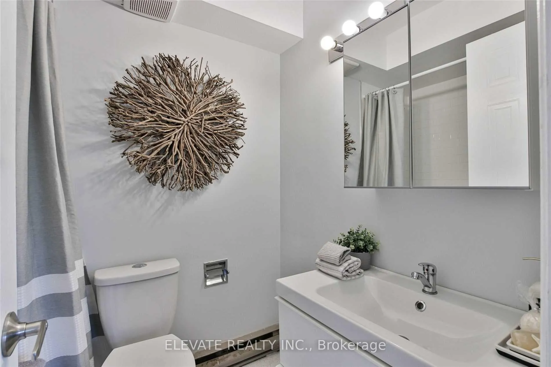 Photo 31 of 2131 Dufferin Street, Toronto, Oakwood Village — HOMEH