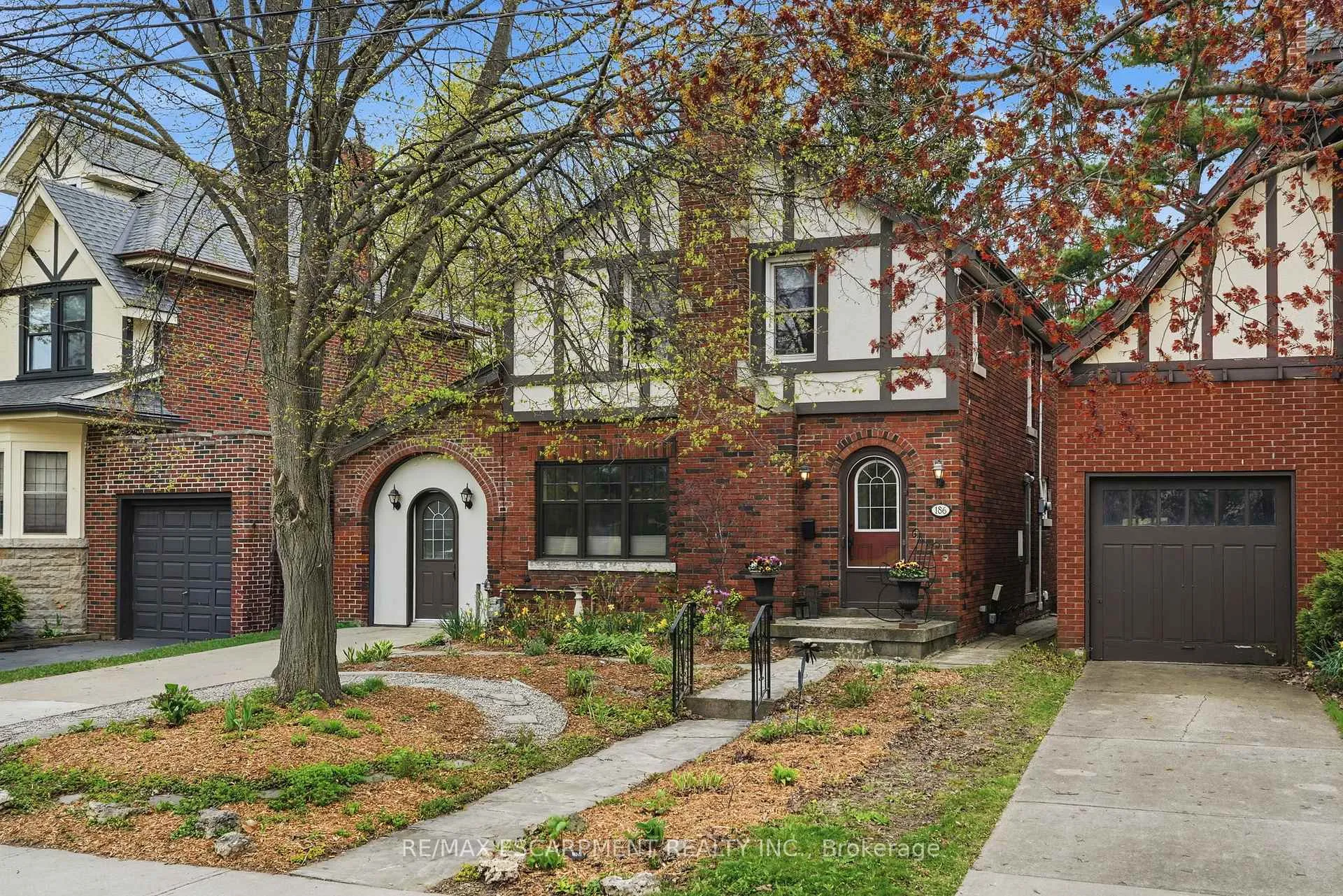 Photo 2 of 186 Dromore Crescent, Hamilton, Westdale — HOMEH