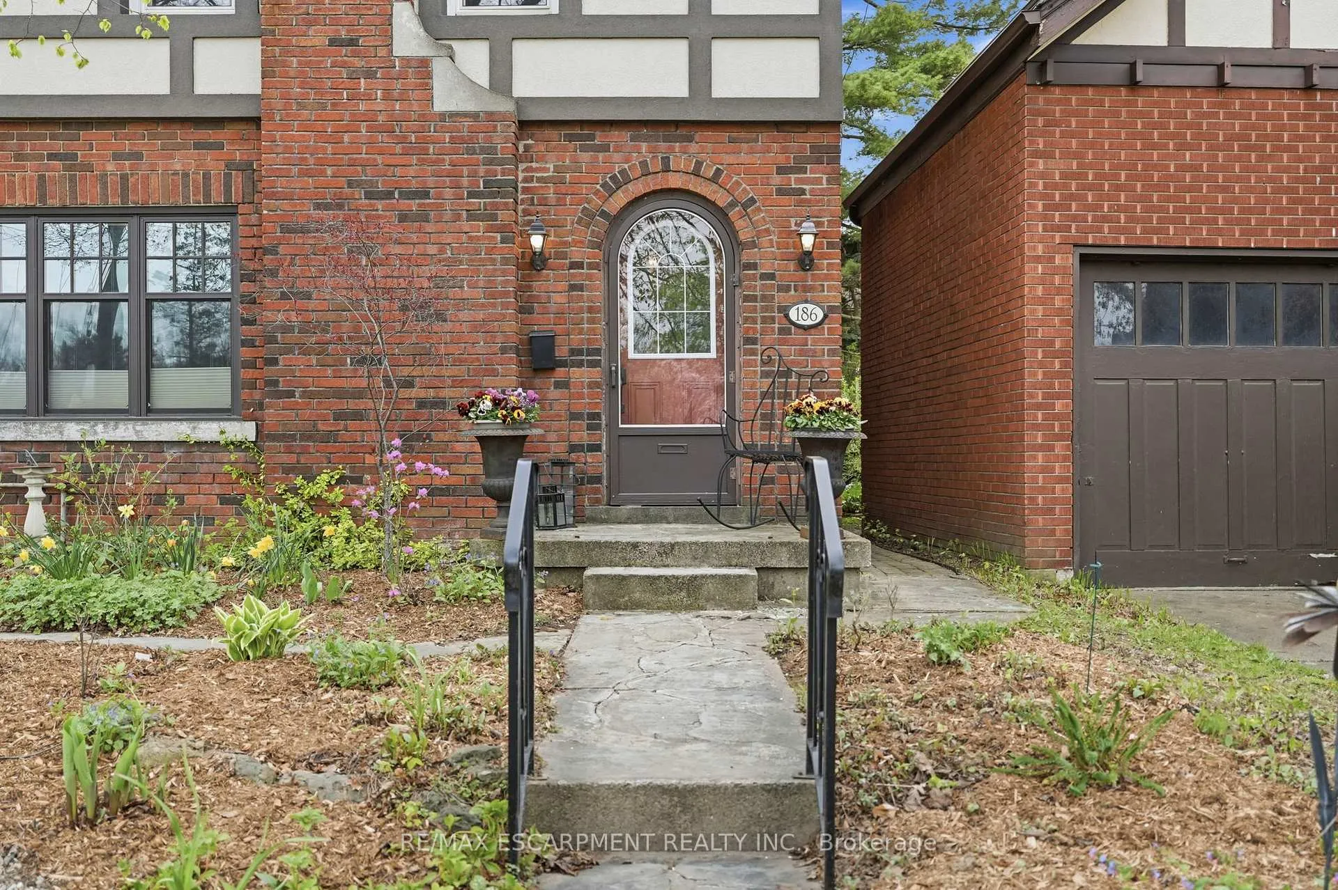 Photo 3 of 186 Dromore Crescent, Hamilton, Westdale — HOMEH