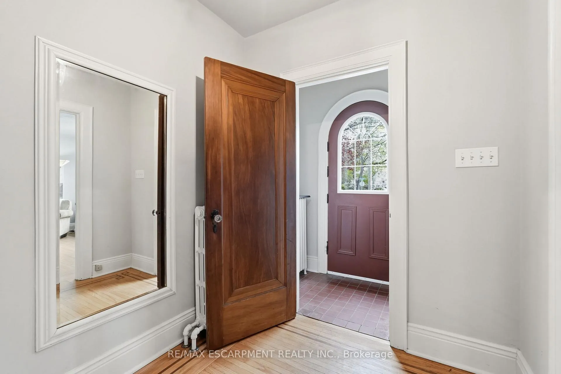 Photo 4 of 186 Dromore Crescent, Hamilton, Westdale — HOMEH