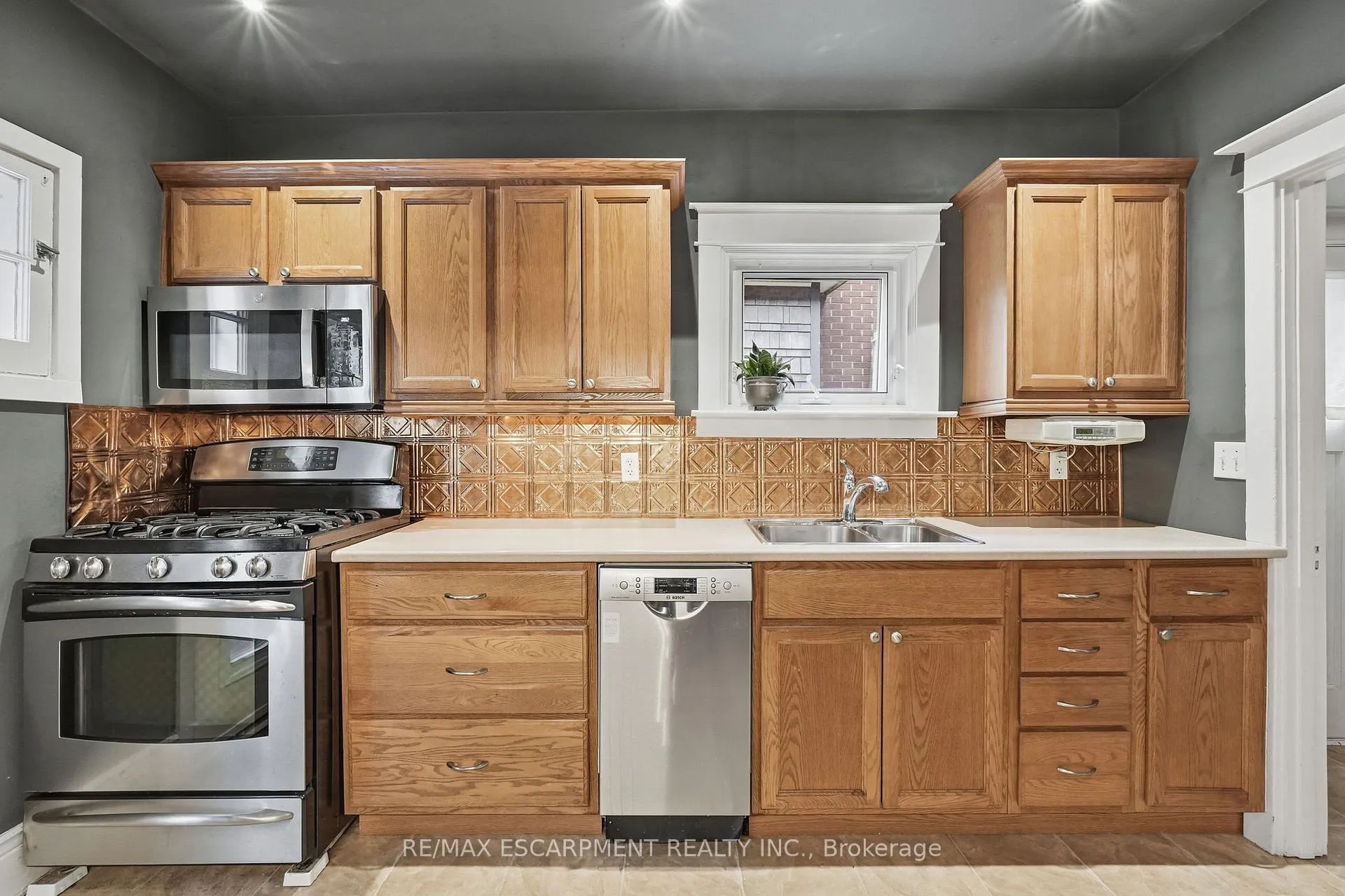 Photo 16 of 186 Dromore Crescent, Hamilton, Westdale — HOMEH