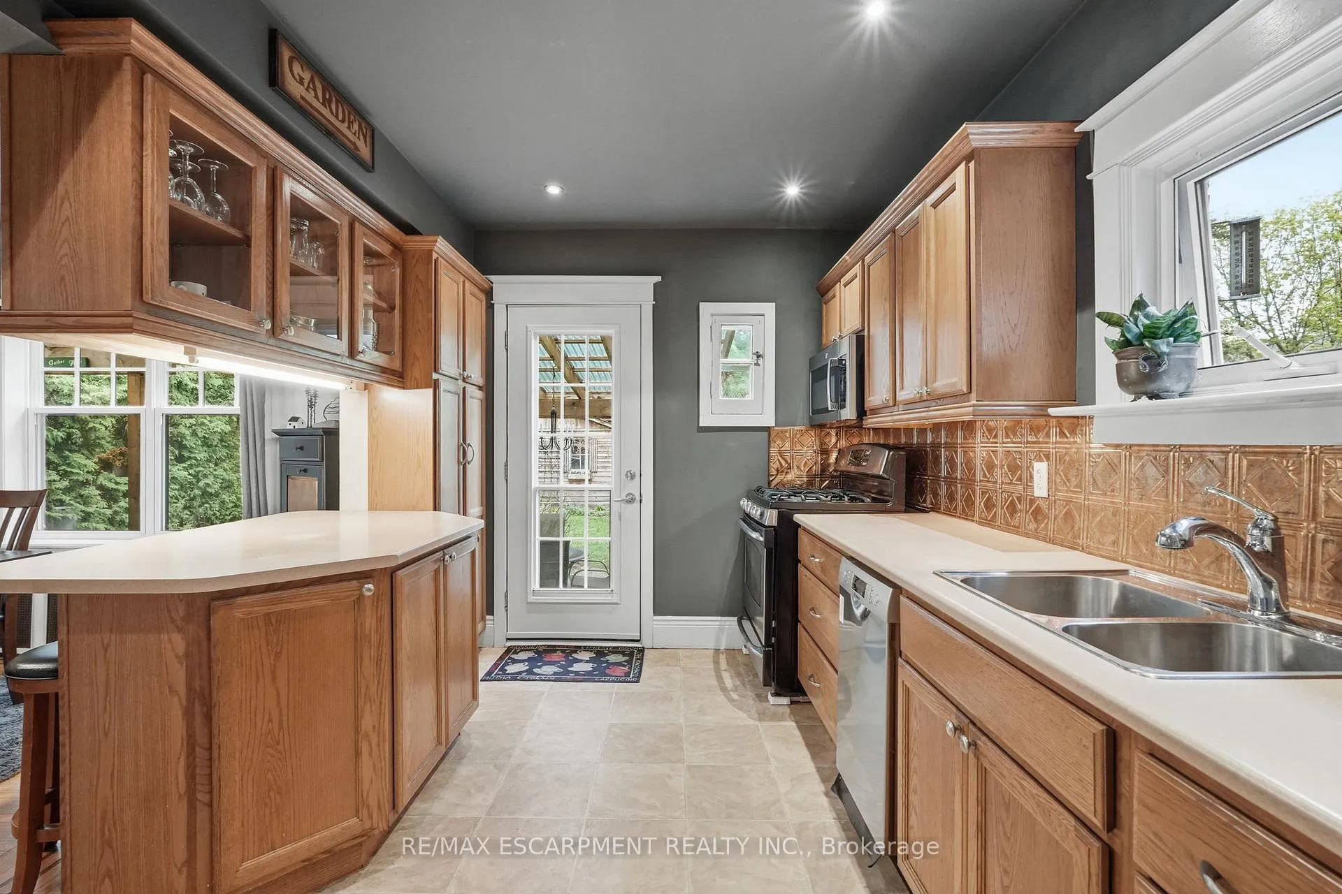 Photo 17 of 186 Dromore Crescent, Hamilton, Westdale — HOMEH