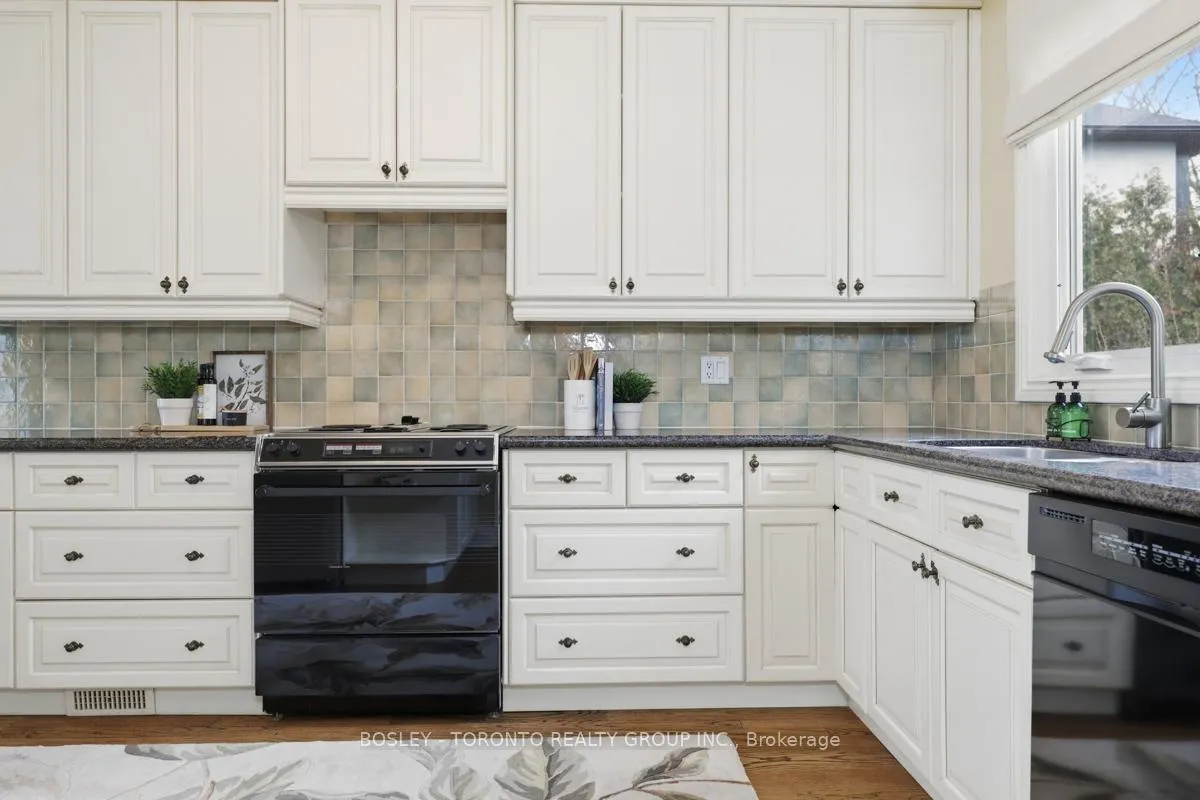 Photo 8 of 31 Caribou Road, Toronto, Bedford Park-Nortown — HOMEH