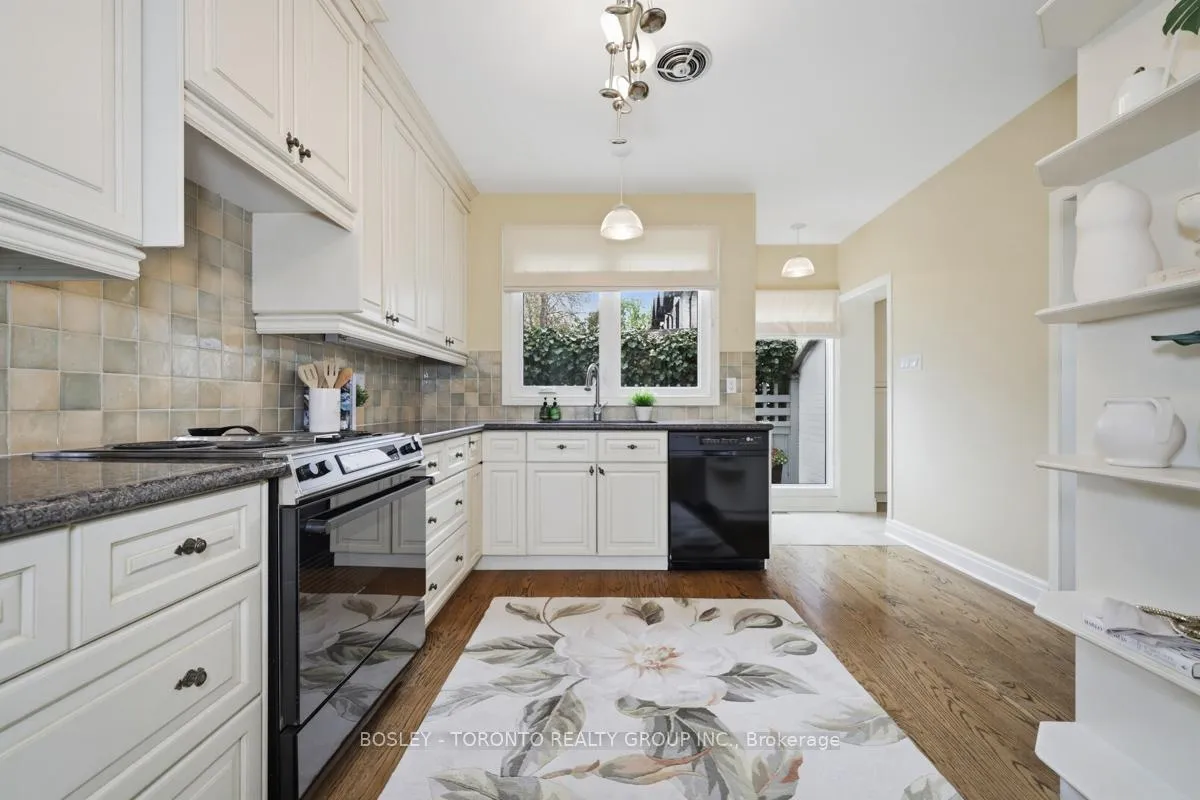 Photo 12 of 31 Caribou Road, Toronto, Bedford Park-Nortown — HOMEH