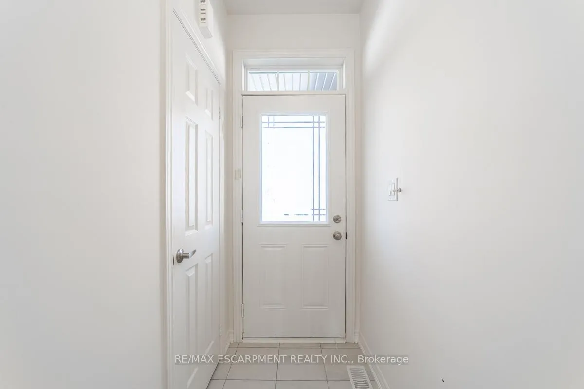 Photo 2 of 24 Westfield Crescent, Hamilton, Waterdown — HOMEH