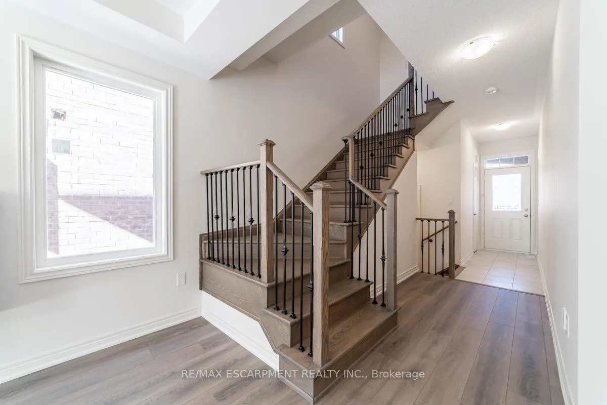Photo 3 of 24 Westfield Crescent, Hamilton, Waterdown — HOMEH
