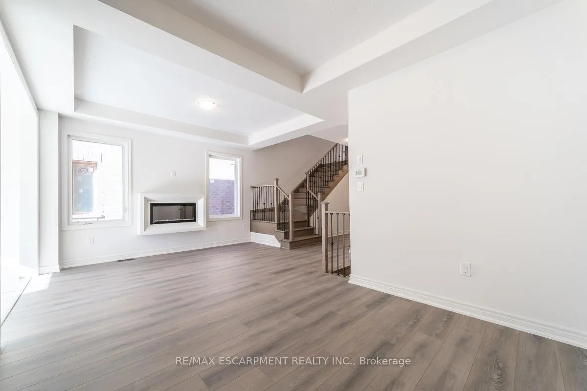 Photo 5 of 24 Westfield Crescent, Hamilton, Waterdown — HOMEH