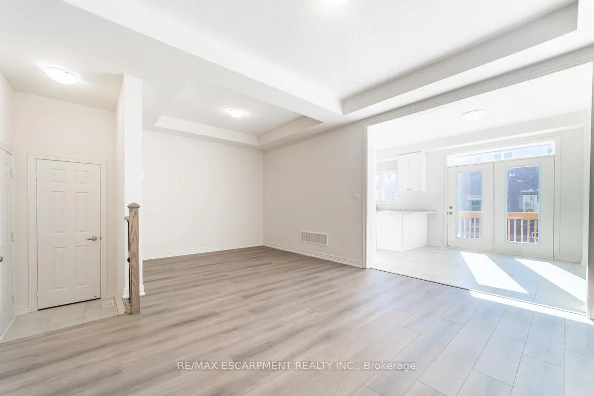 Photo 6 of 24 Westfield Crescent, Hamilton, Waterdown — HOMEH