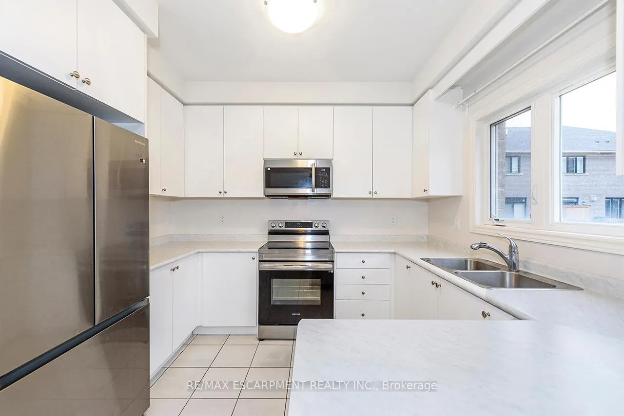 Photo 8 of 24 Westfield Crescent, Hamilton, Waterdown — HOMEH