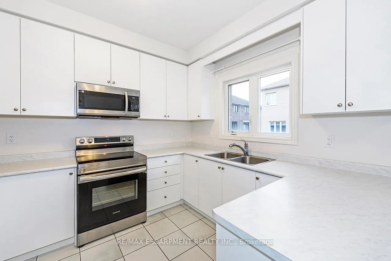 Photo 9 of 24 Westfield Crescent, Hamilton, Waterdown — HOMEH