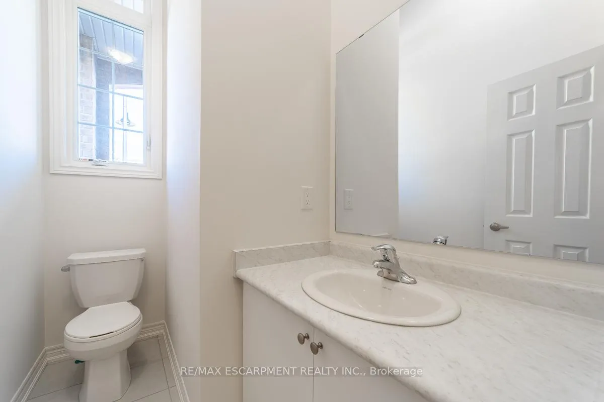 Photo 12 of 24 Westfield Crescent, Hamilton, Waterdown — HOMEH
