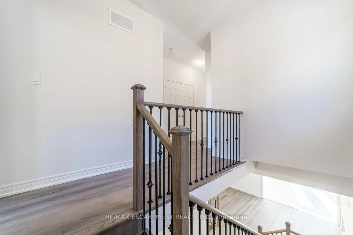 Photo 14 of 24 Westfield Crescent, Hamilton, Waterdown — HOMEH