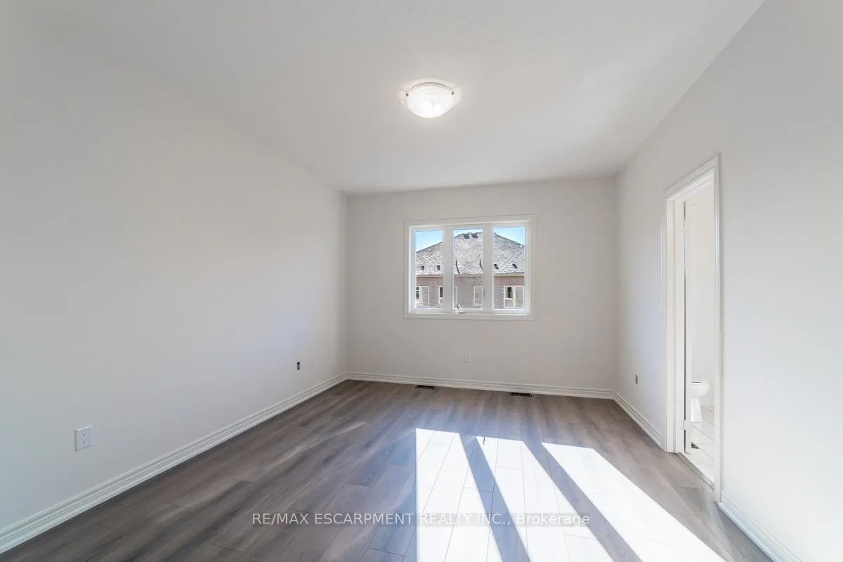 Photo 15 of 24 Westfield Crescent, Hamilton, Waterdown — HOMEH