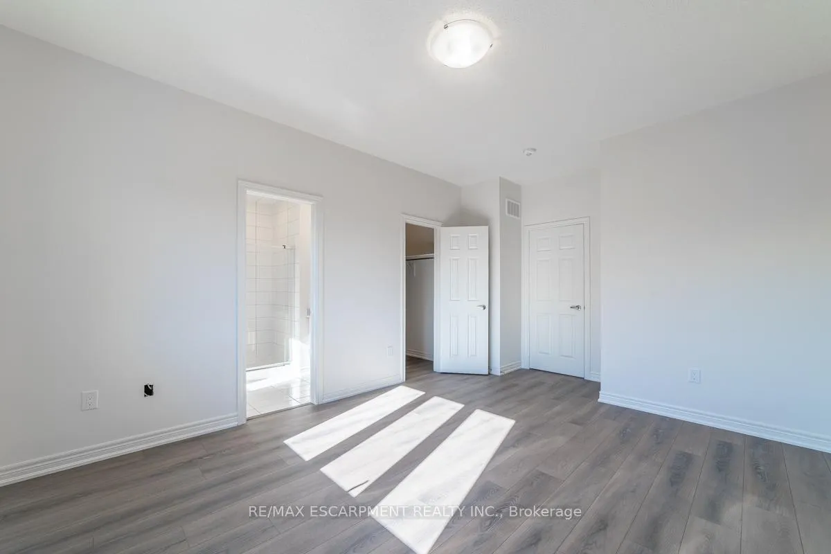 Photo 16 of 24 Westfield Crescent, Hamilton, Waterdown — HOMEH