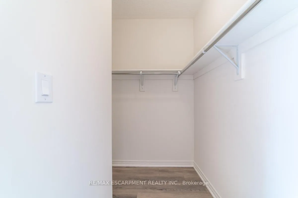 Photo 17 of 24 Westfield Crescent, Hamilton, Waterdown — HOMEH