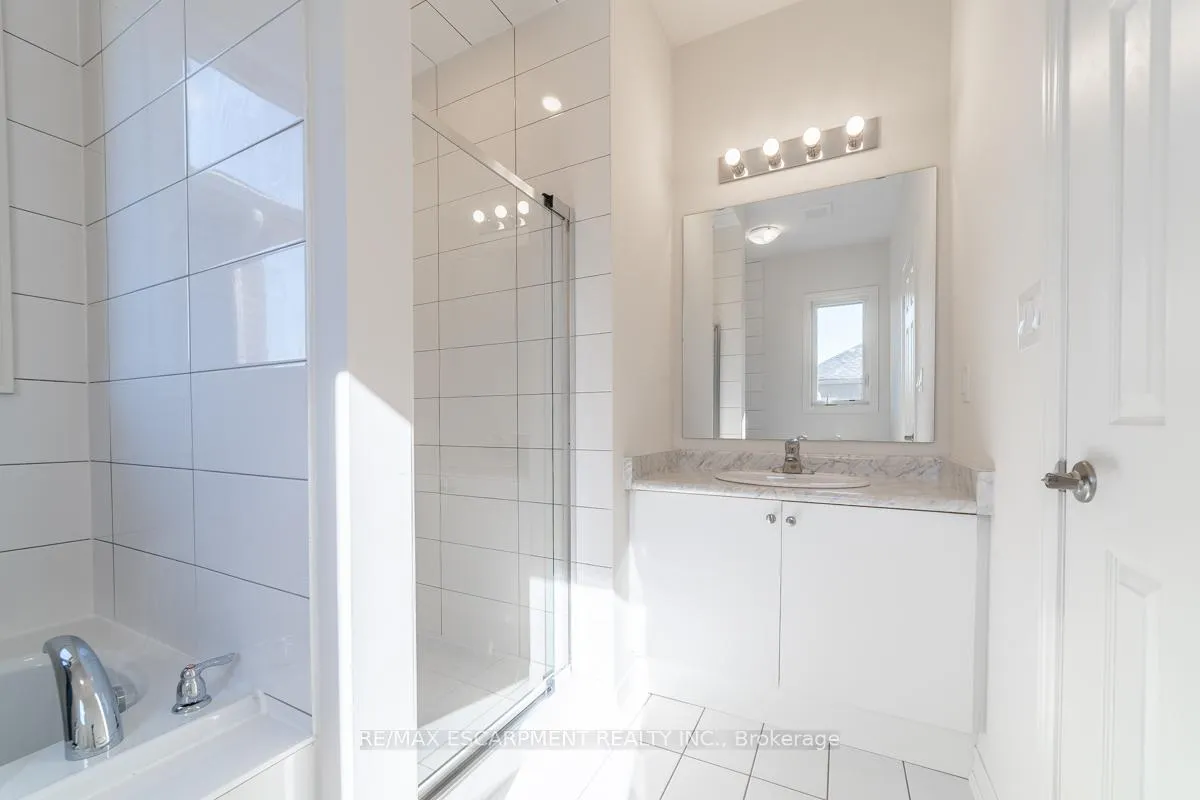 Photo 19 of 24 Westfield Crescent, Hamilton, Waterdown — HOMEH