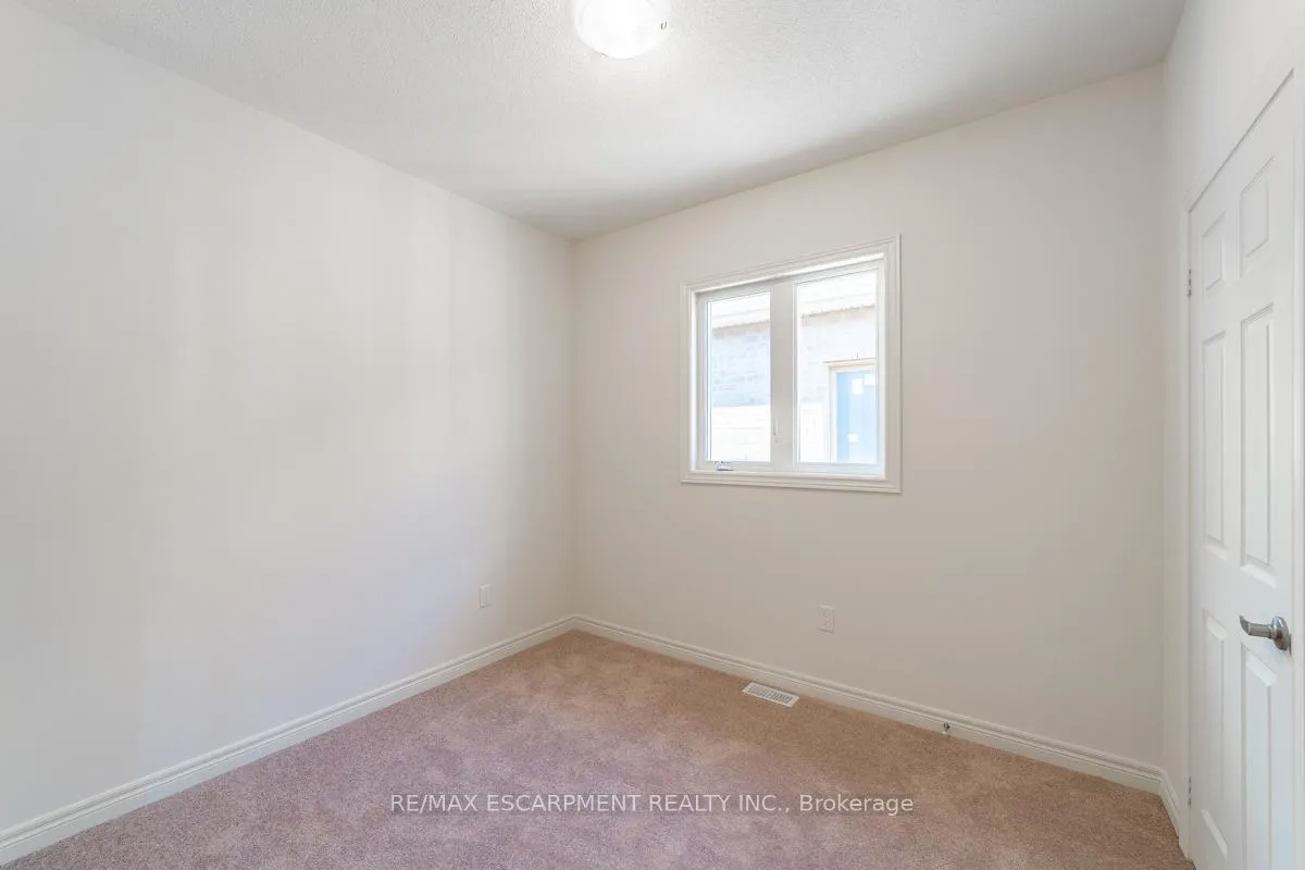 Photo 20 of 24 Westfield Crescent, Hamilton, Waterdown — HOMEH