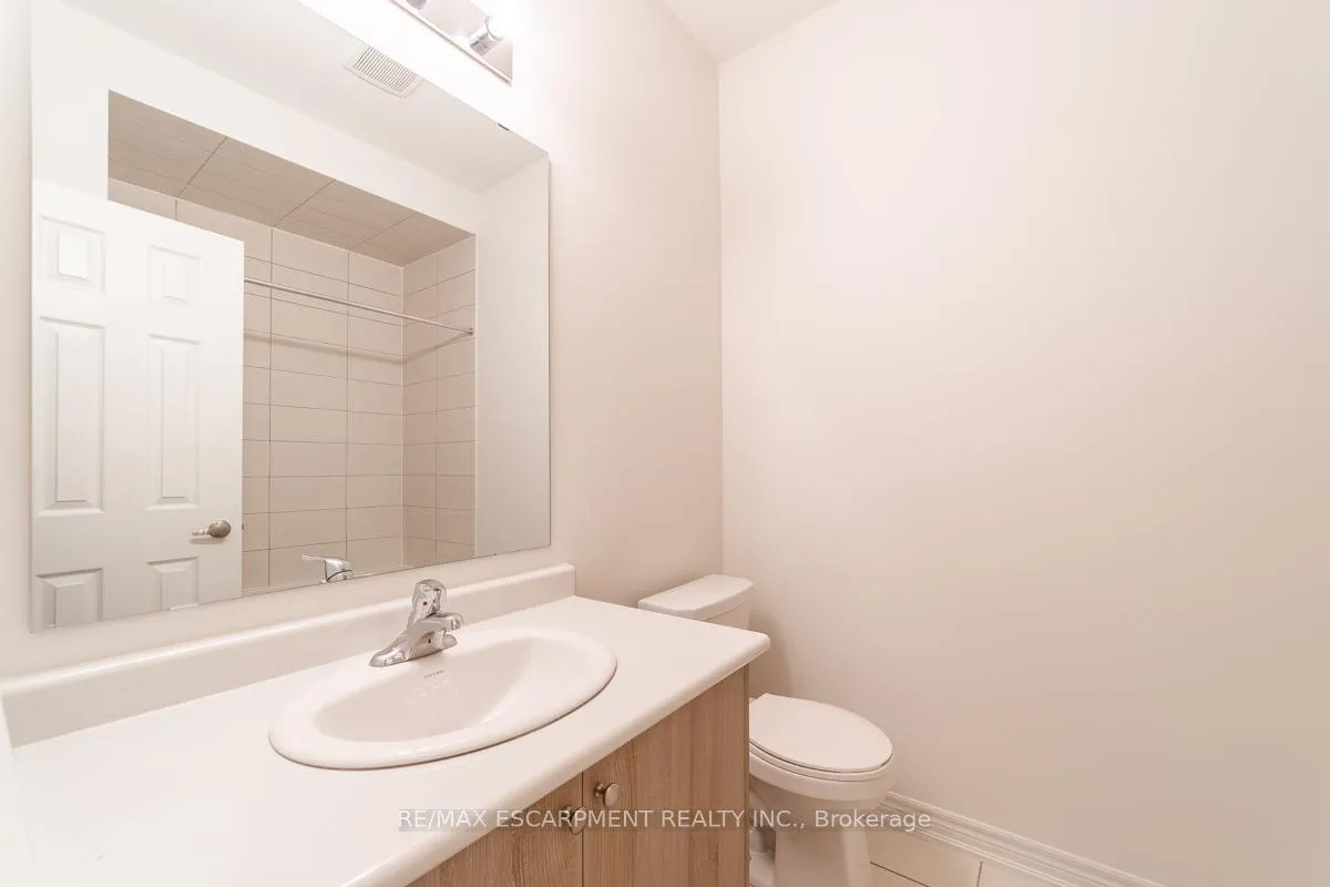 Photo 23 of 24 Westfield Crescent, Hamilton, Waterdown — HOMEH