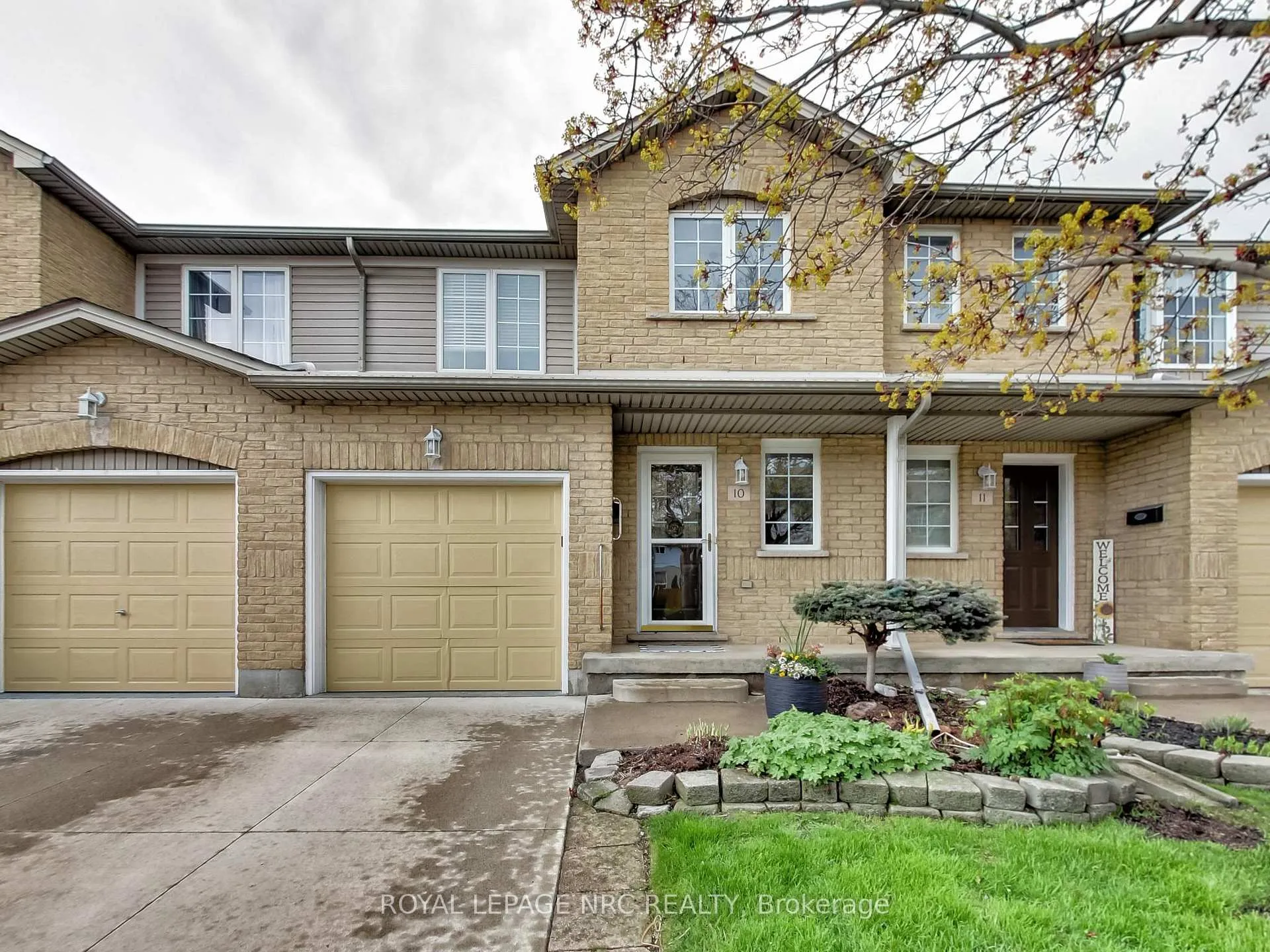 Photo 2 of Unit 10, 104 Frances Avenue, Hamilton, Lakeshore — HOMEH