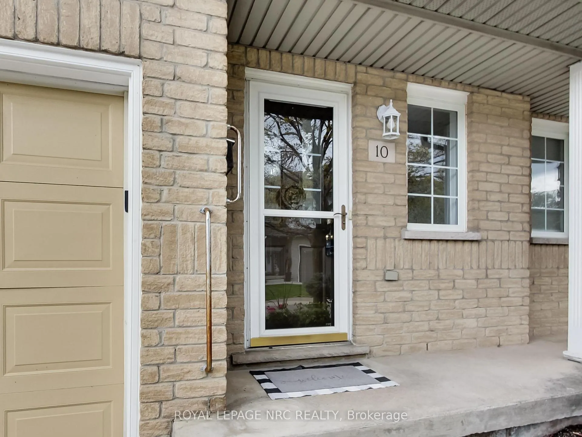 Photo 3 of Unit 10, 104 Frances Avenue, Hamilton, Lakeshore — HOMEH