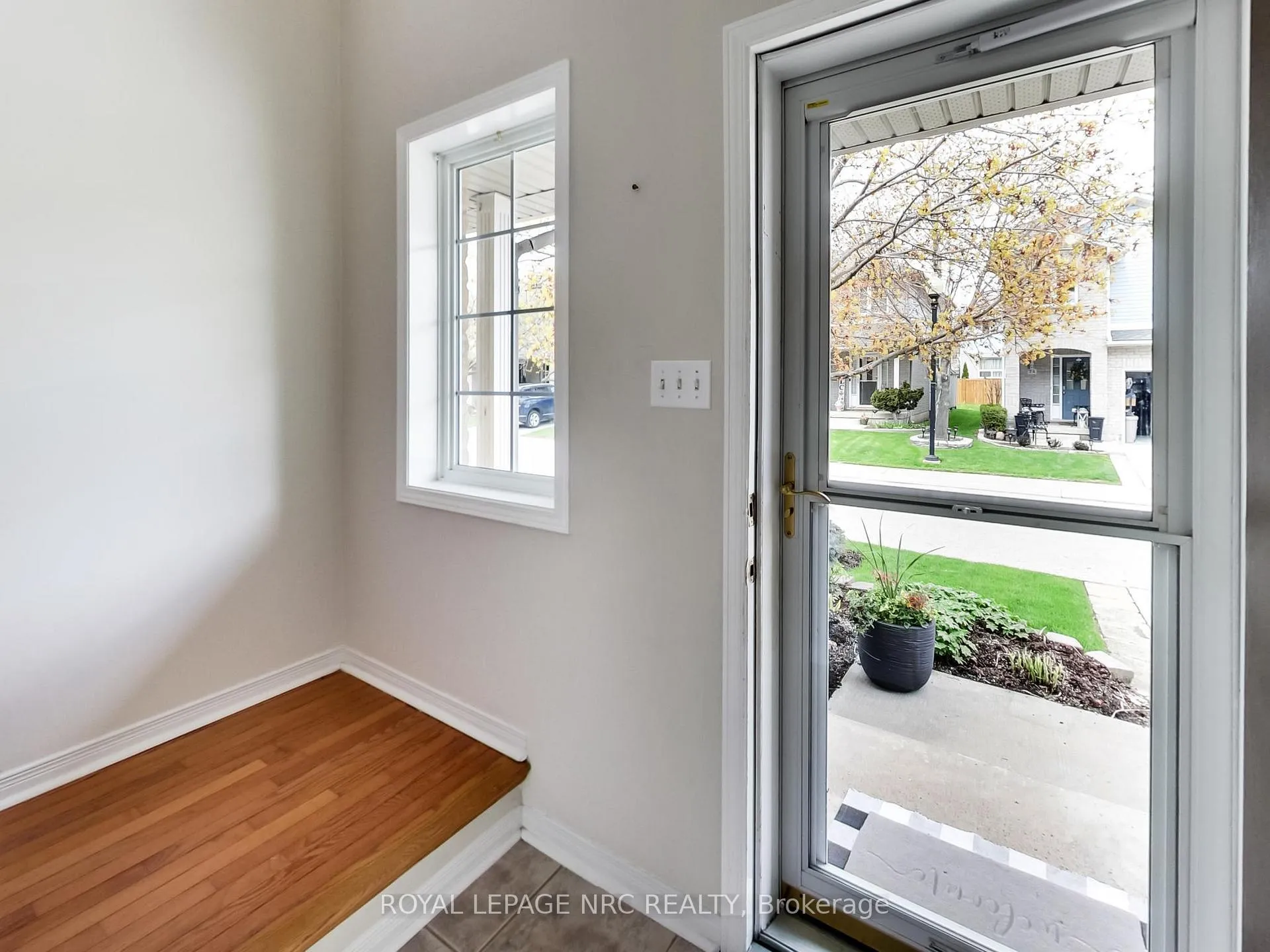 Photo 6 of Unit 10, 104 Frances Avenue, Hamilton, Lakeshore — HOMEH