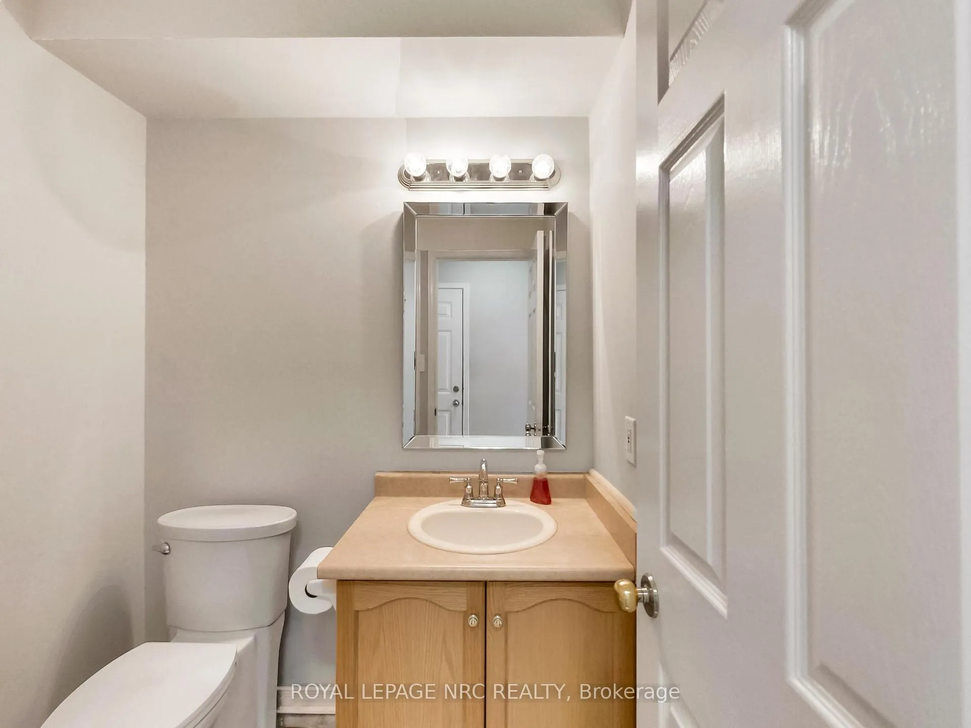 Photo 7 of Unit 10, 104 Frances Avenue, Hamilton, Lakeshore — HOMEH