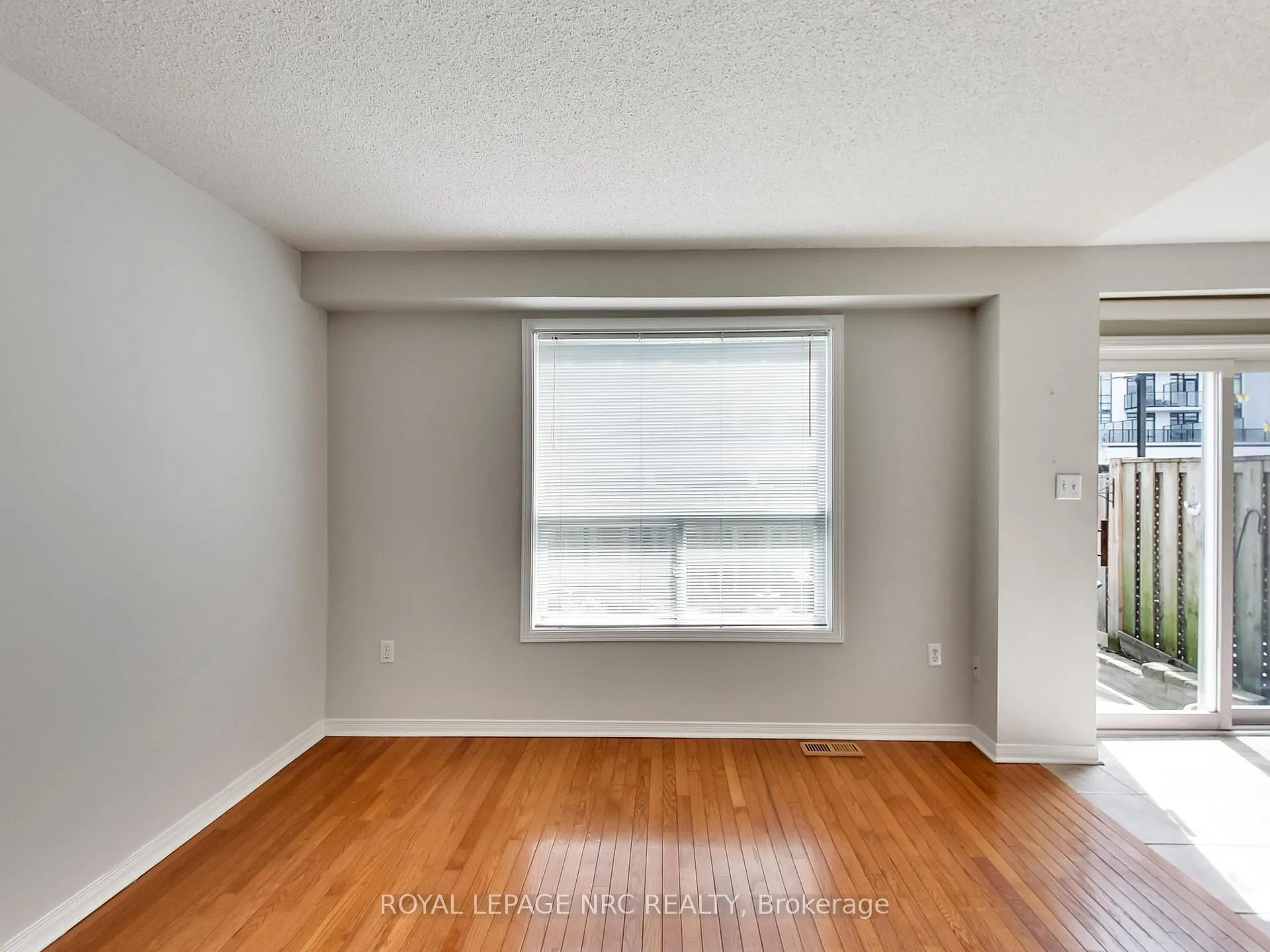 Photo 9 of Unit 10, 104 Frances Avenue, Hamilton, Lakeshore — HOMEH