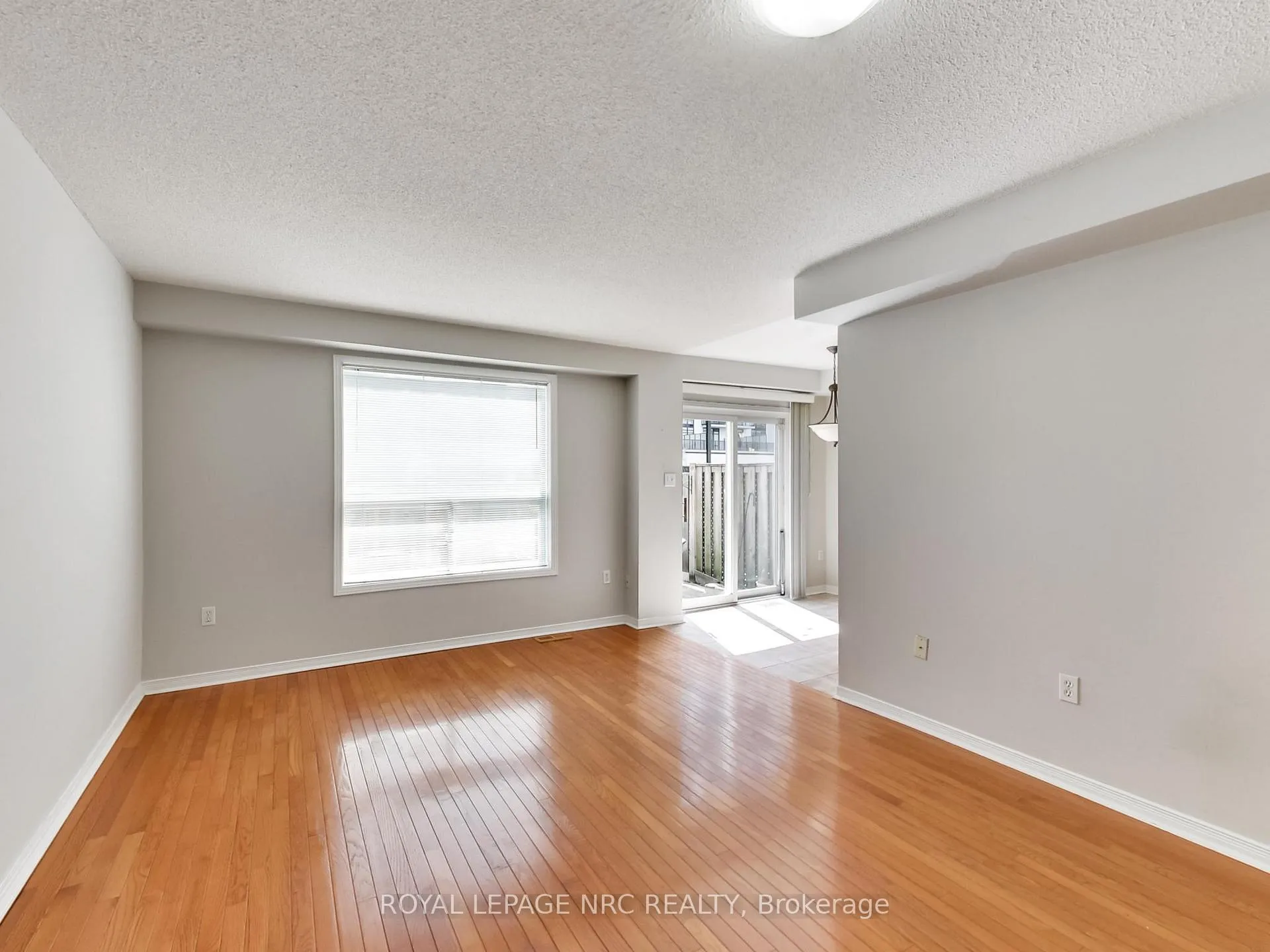 Photo 10 of Unit 10, 104 Frances Avenue, Hamilton, Lakeshore — HOMEH