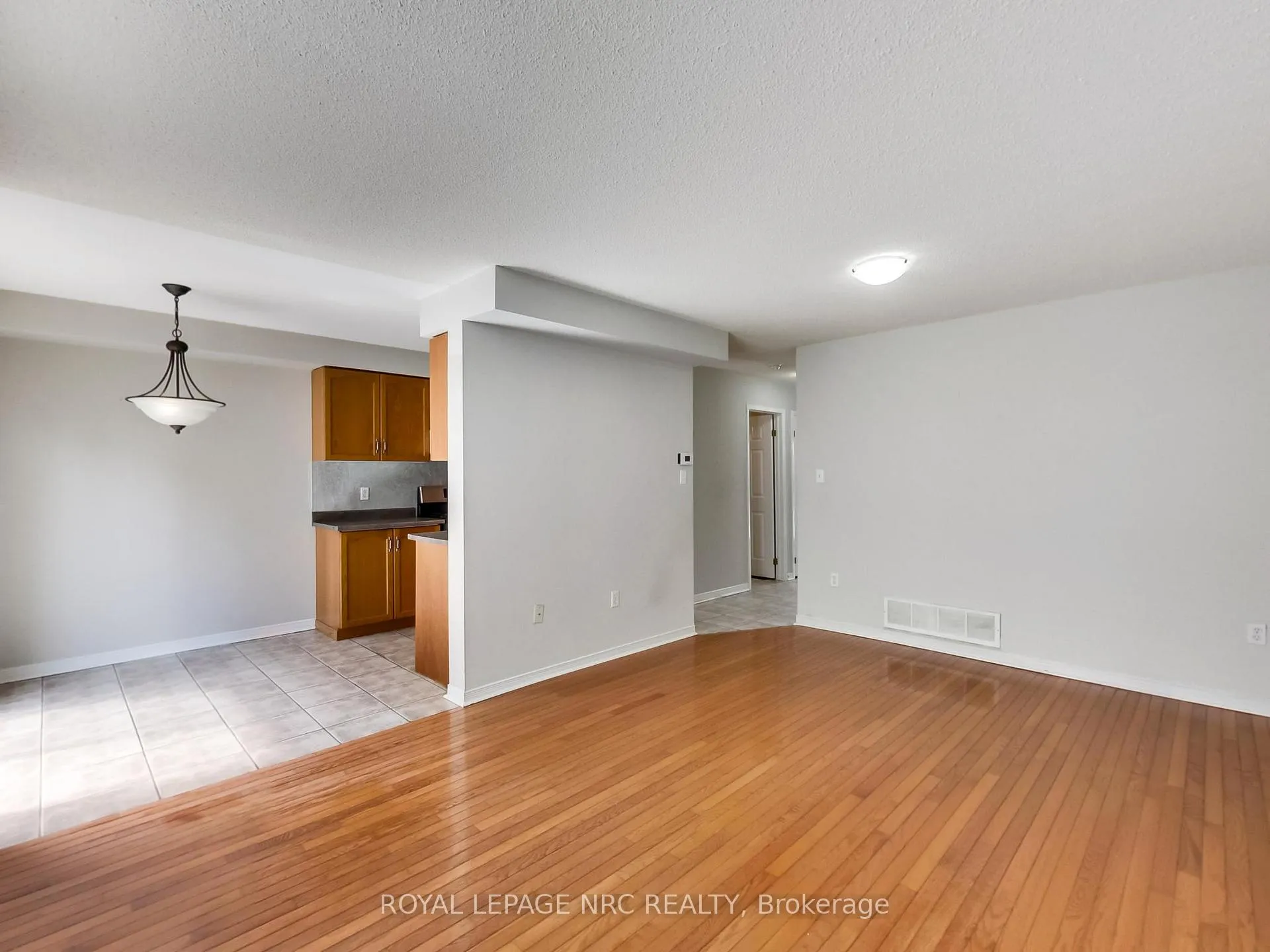 Photo 11 of Unit 10, 104 Frances Avenue, Hamilton, Lakeshore — HOMEH