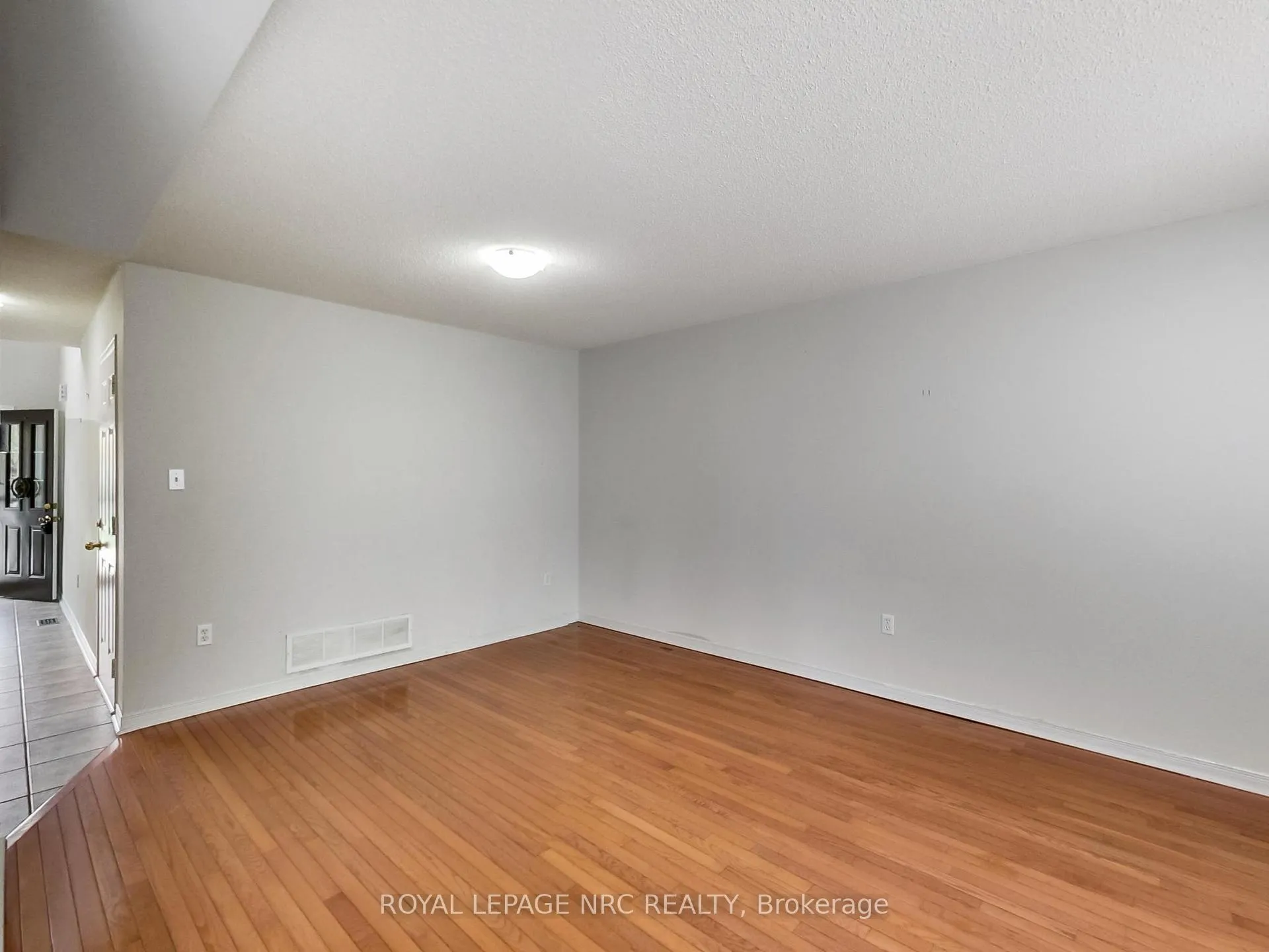Photo 12 of Unit 10, 104 Frances Avenue, Hamilton, Lakeshore — HOMEH