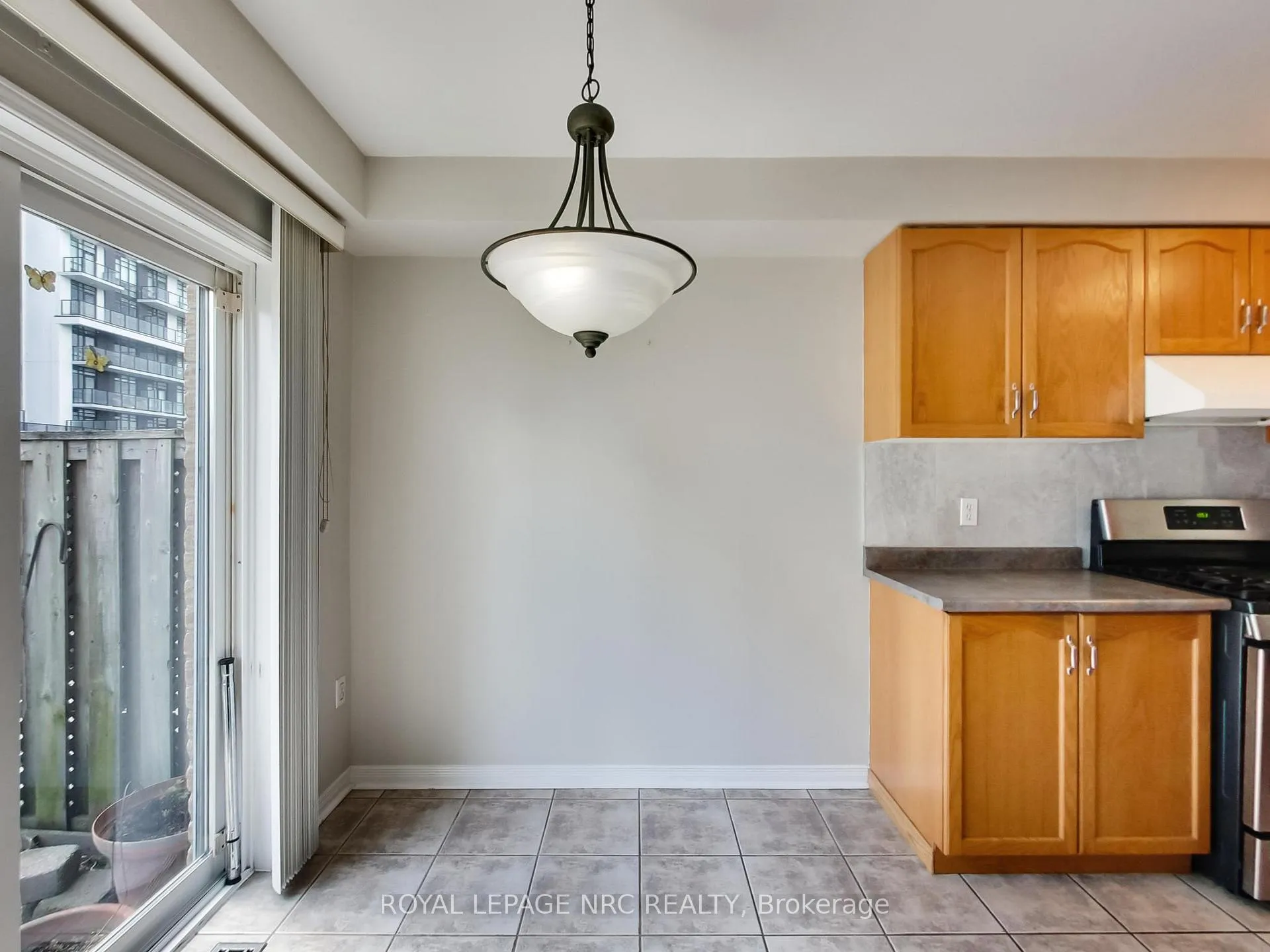 Photo 13 of Unit 10, 104 Frances Avenue, Hamilton, Lakeshore — HOMEH