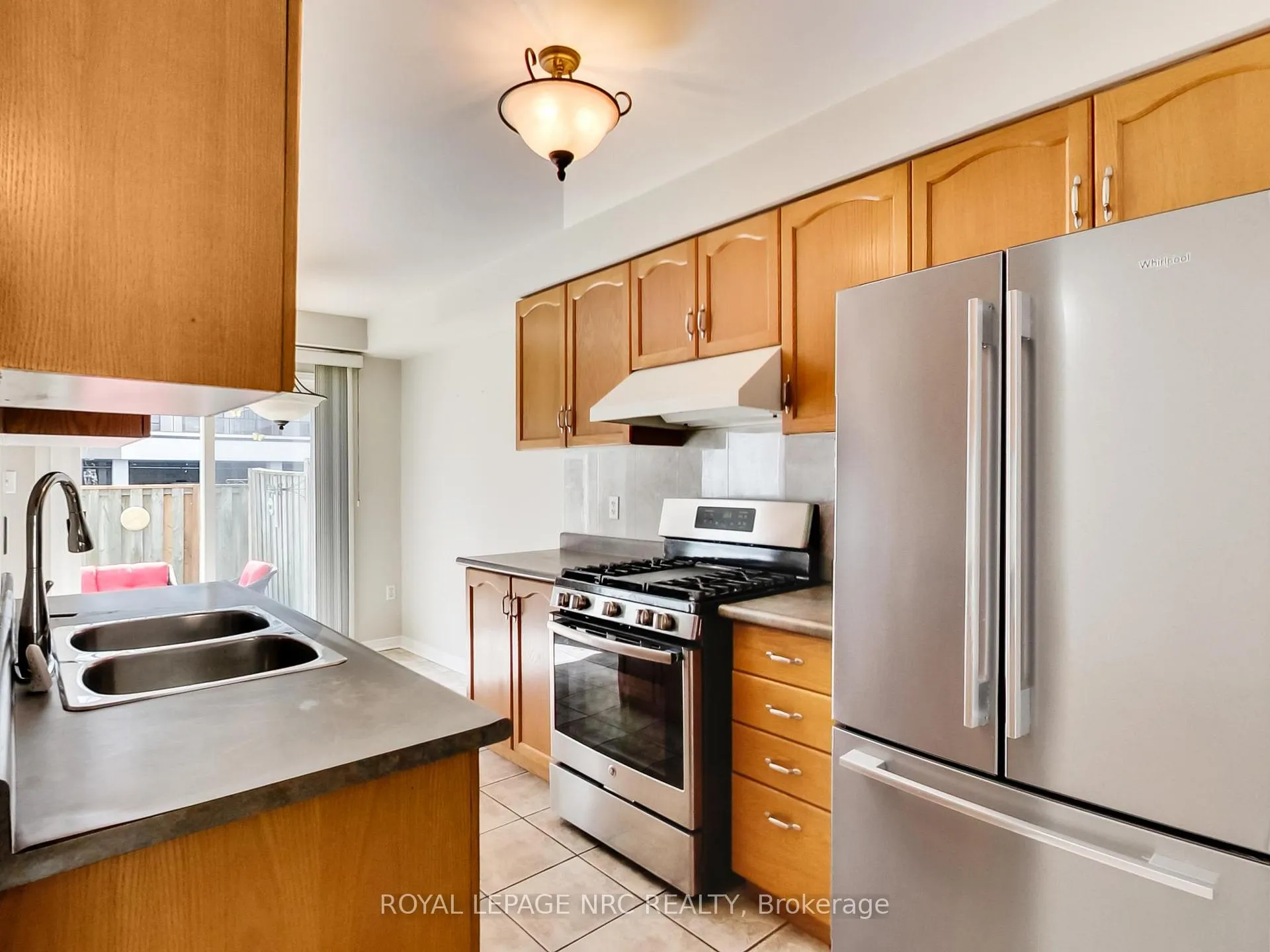 Photo 14 of Unit 10, 104 Frances Avenue, Hamilton, Lakeshore — HOMEH