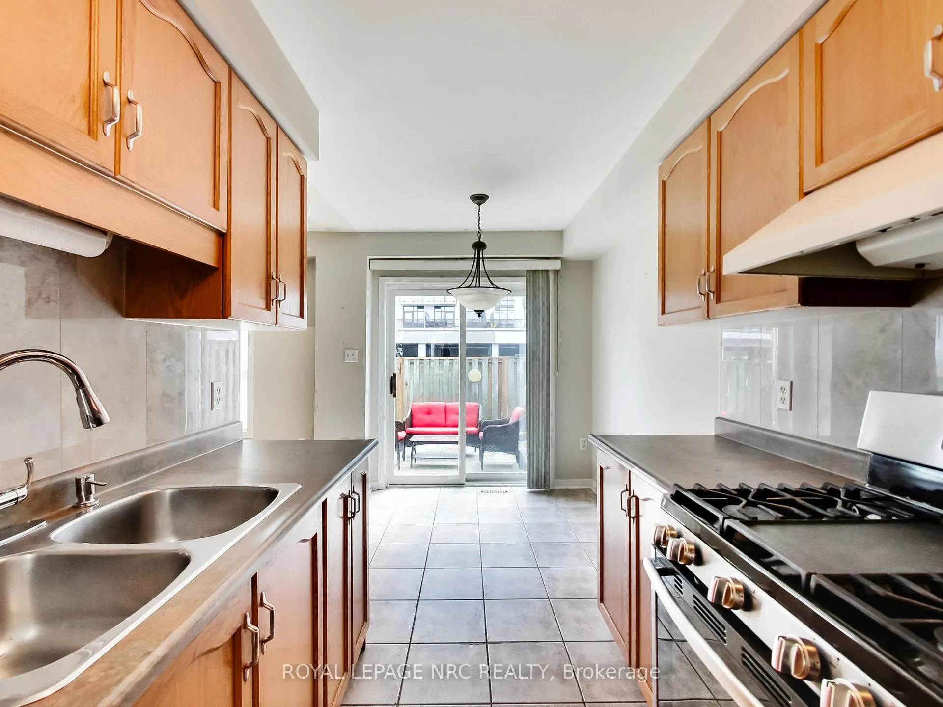 Photo 15 of Unit 10, 104 Frances Avenue, Hamilton, Lakeshore — HOMEH