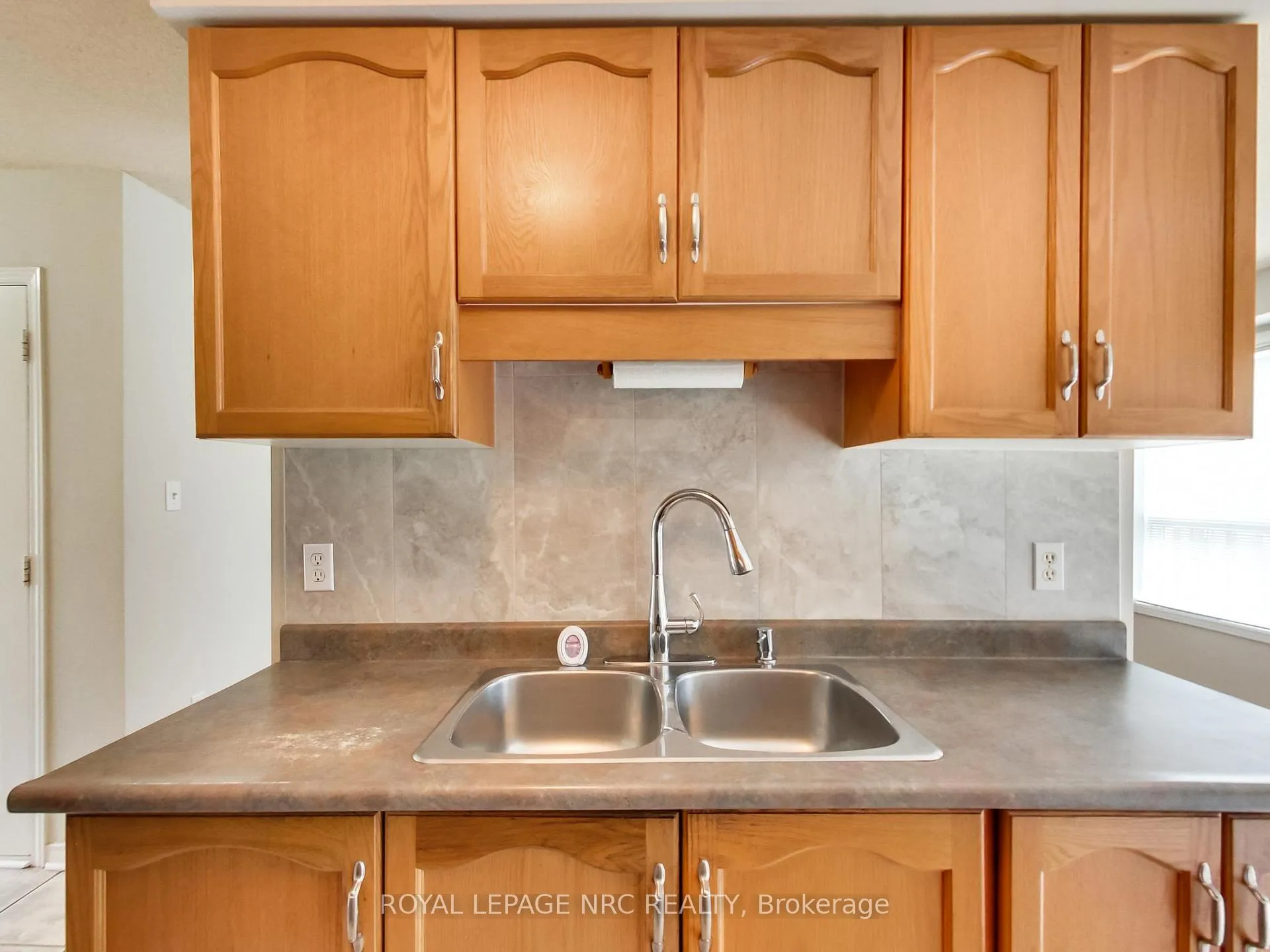Photo 17 of Unit 10, 104 Frances Avenue, Hamilton, Lakeshore — HOMEH