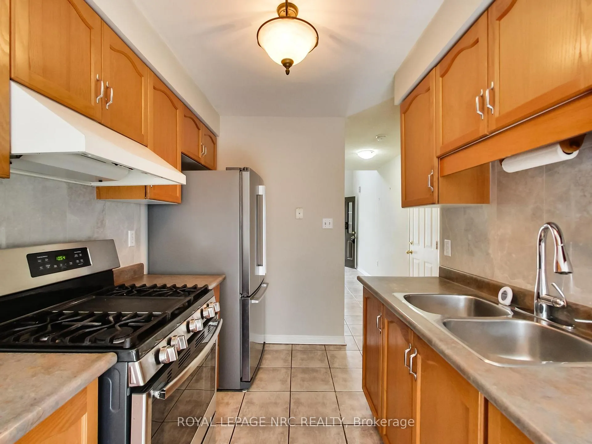 Photo 18 of Unit 10, 104 Frances Avenue, Hamilton, Lakeshore — HOMEH