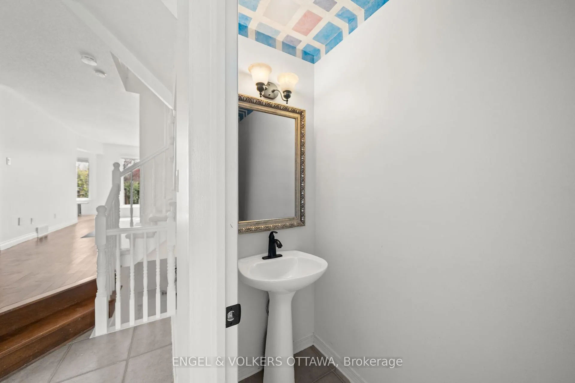 Photo 3 of 5 Kimberwick Crescent, Ottawa, Quinterra — HOMEH