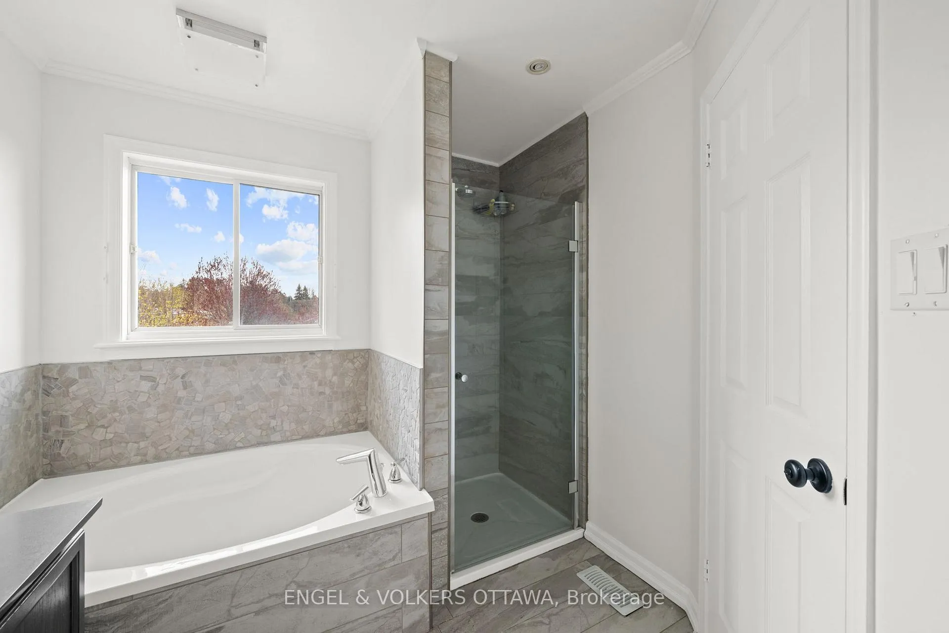Photo 15 of 5 Kimberwick Crescent, Ottawa, Quinterra — HOMEH