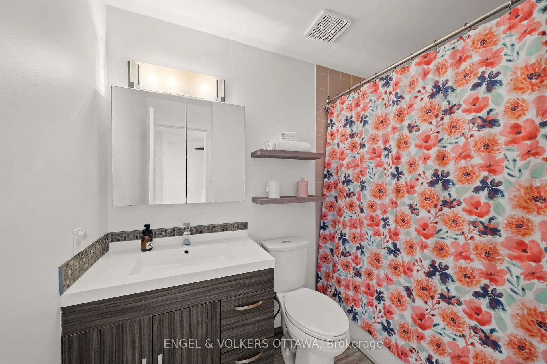 Photo 18 of 5 Kimberwick Crescent, Ottawa, Quinterra — HOMEH