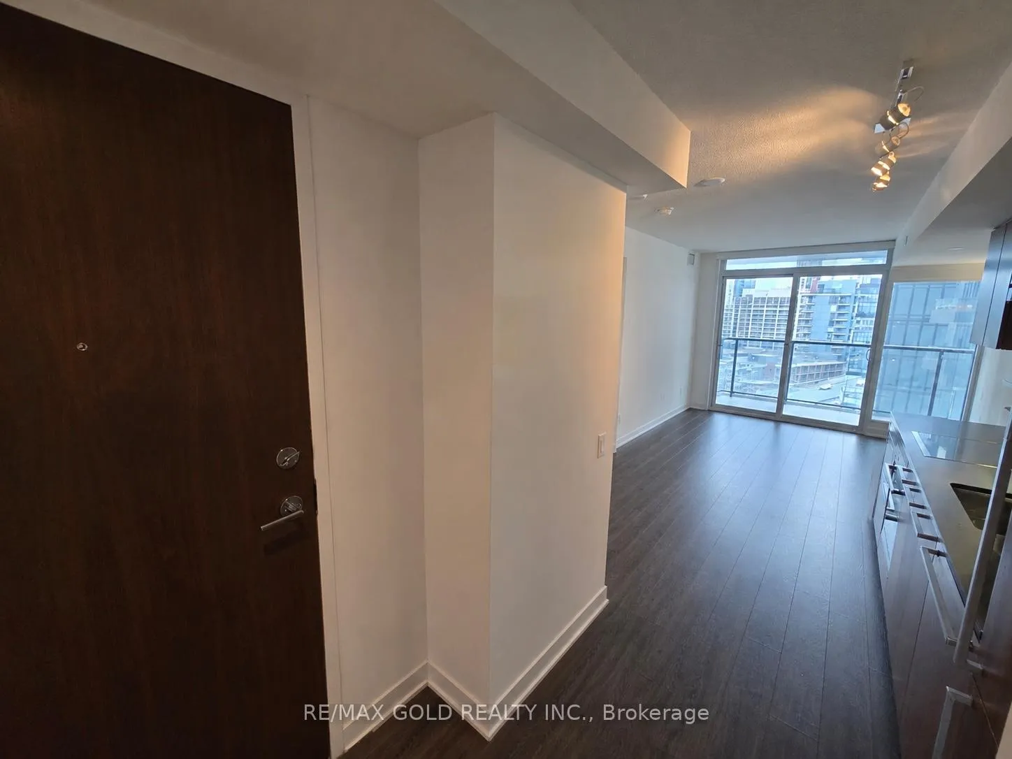 Photo 3 of Unit 1603, 70 Queens Wharf Road, Toronto, Waterfront Communities — HOMEH