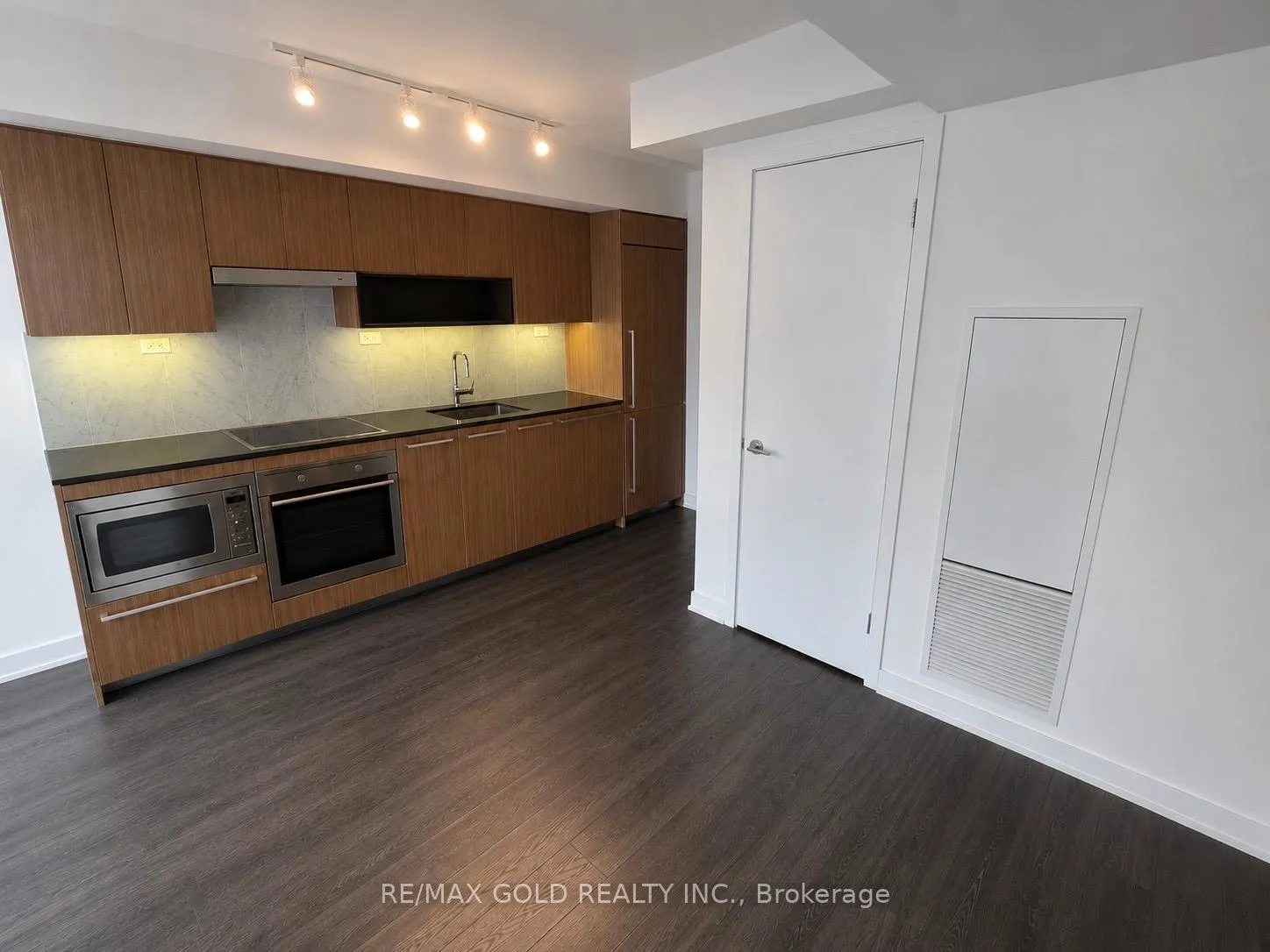 Photo 6 of Unit 1603, 70 Queens Wharf Road, Toronto, Waterfront Communities — HOMEH