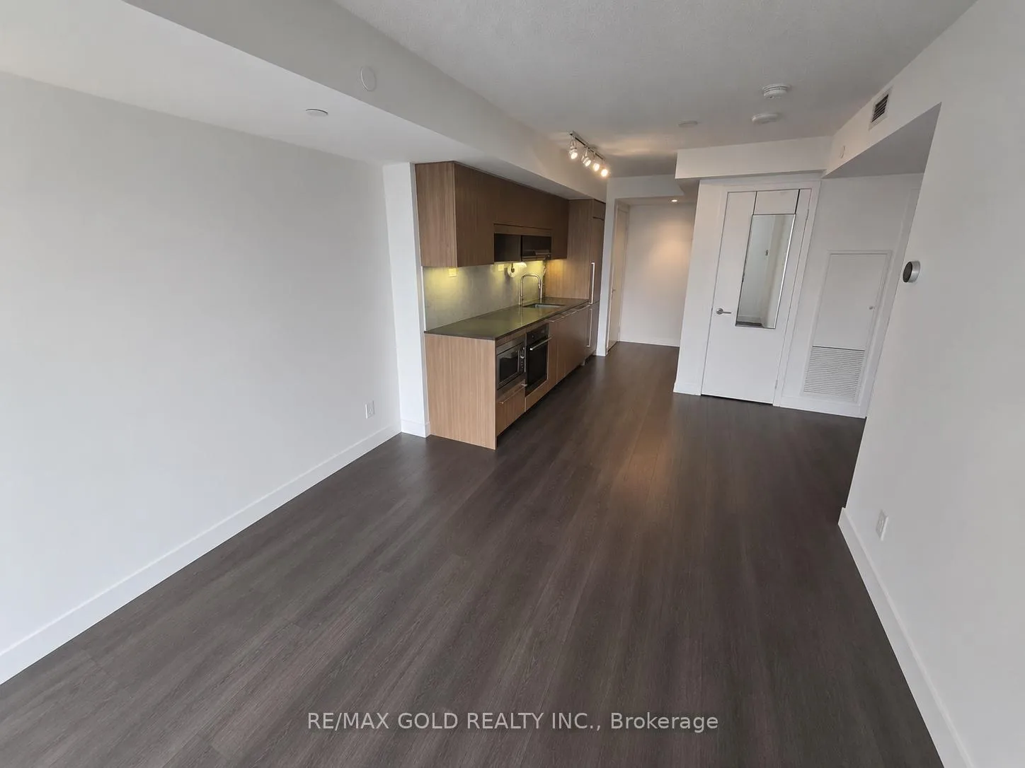 Photo 14 of Unit 1603, 70 Queens Wharf Road, Toronto, Waterfront Communities — HOMEH