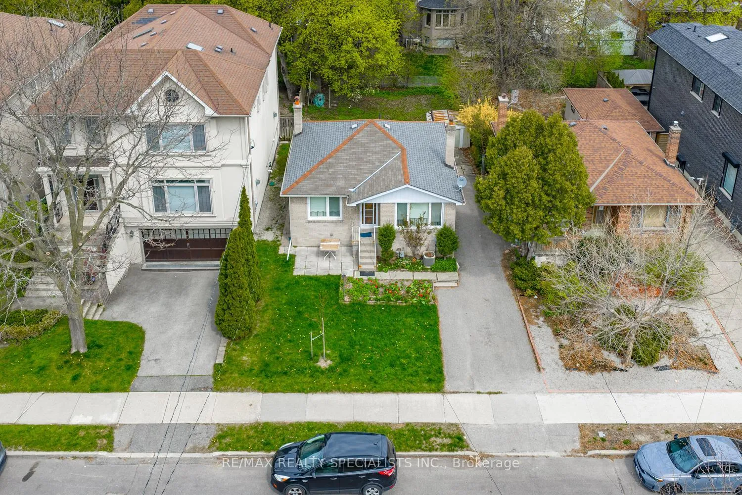 Photo 4 of 54 Marmion Avenue, Toronto, Bedford Park-Nortown — HOMEH