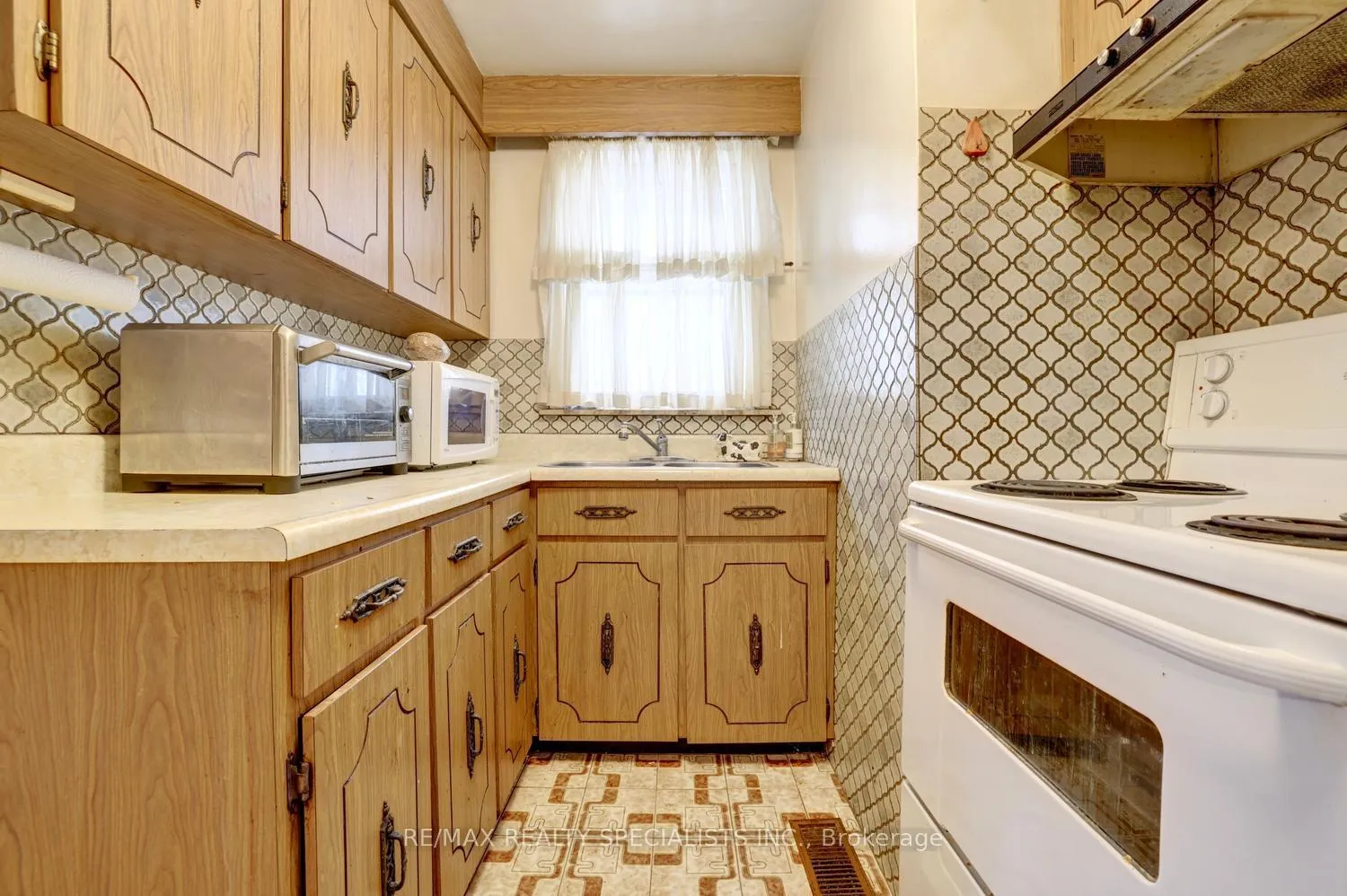 Photo 11 of 54 Marmion Avenue, Toronto, Bedford Park-Nortown — HOMEH