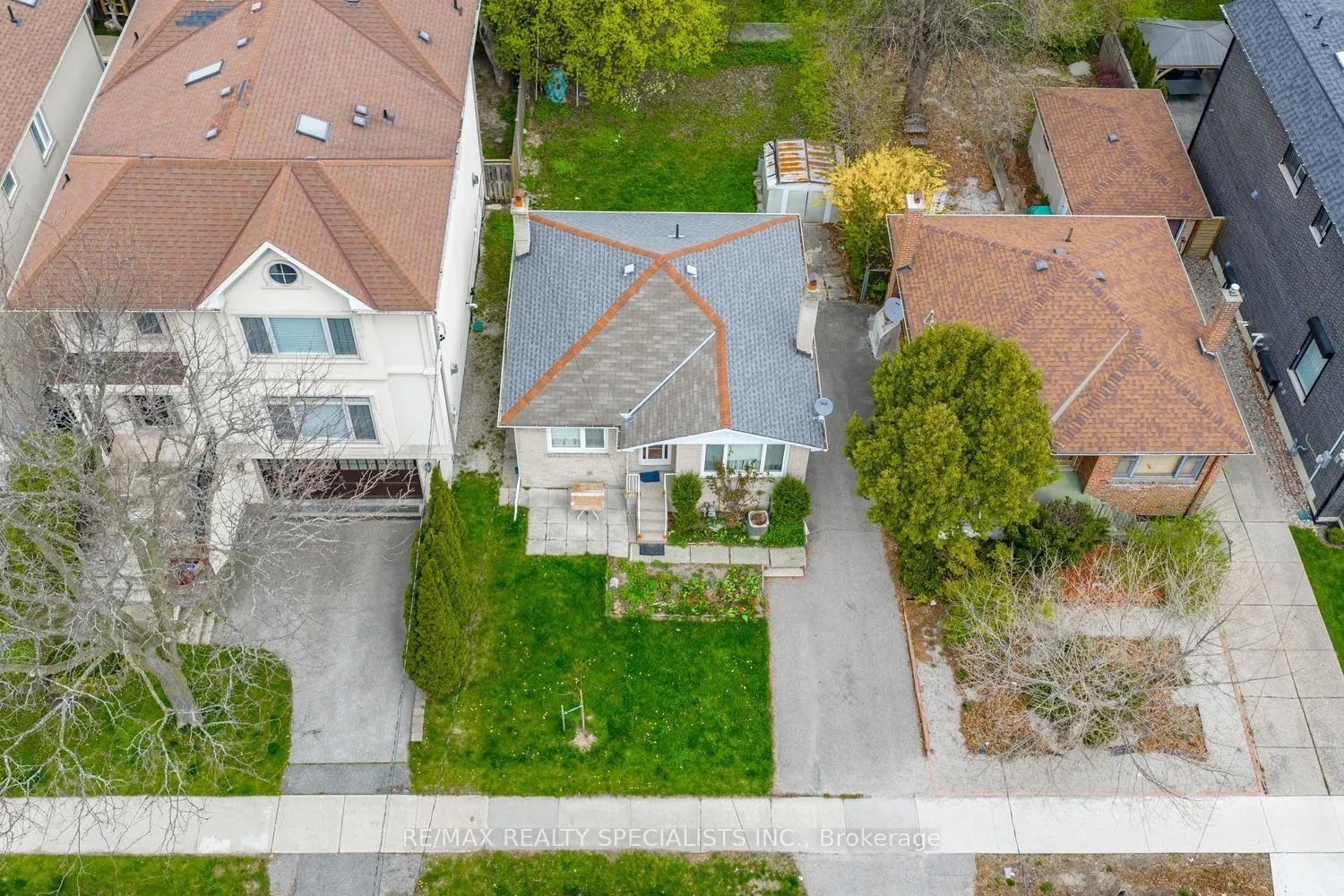 Photo 31 of 54 Marmion Avenue, Toronto, Bedford Park-Nortown — HOMEH