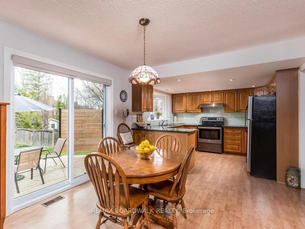 Photo 11 of 42 Slade Crescent, Ottawa, Kanata - Kanata Lakes/Heritage Hills — HOMEH