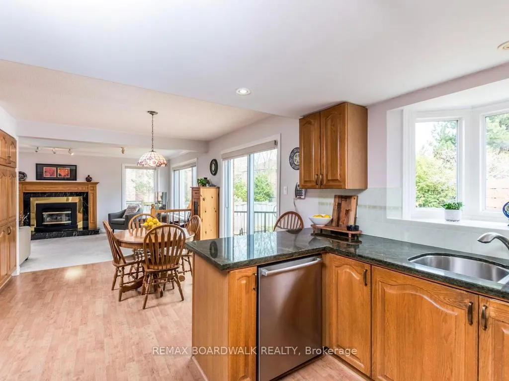 Photo 12 of 42 Slade Crescent, Ottawa, Kanata - Kanata Lakes/Heritage Hills — HOMEH